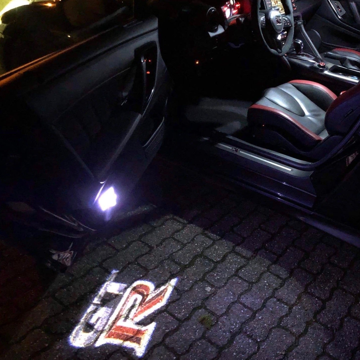 GTR R35 PROJECTOT LIGHTS Nr.01 (cantidad 1 = 2 logo films /2 luces de puerta)