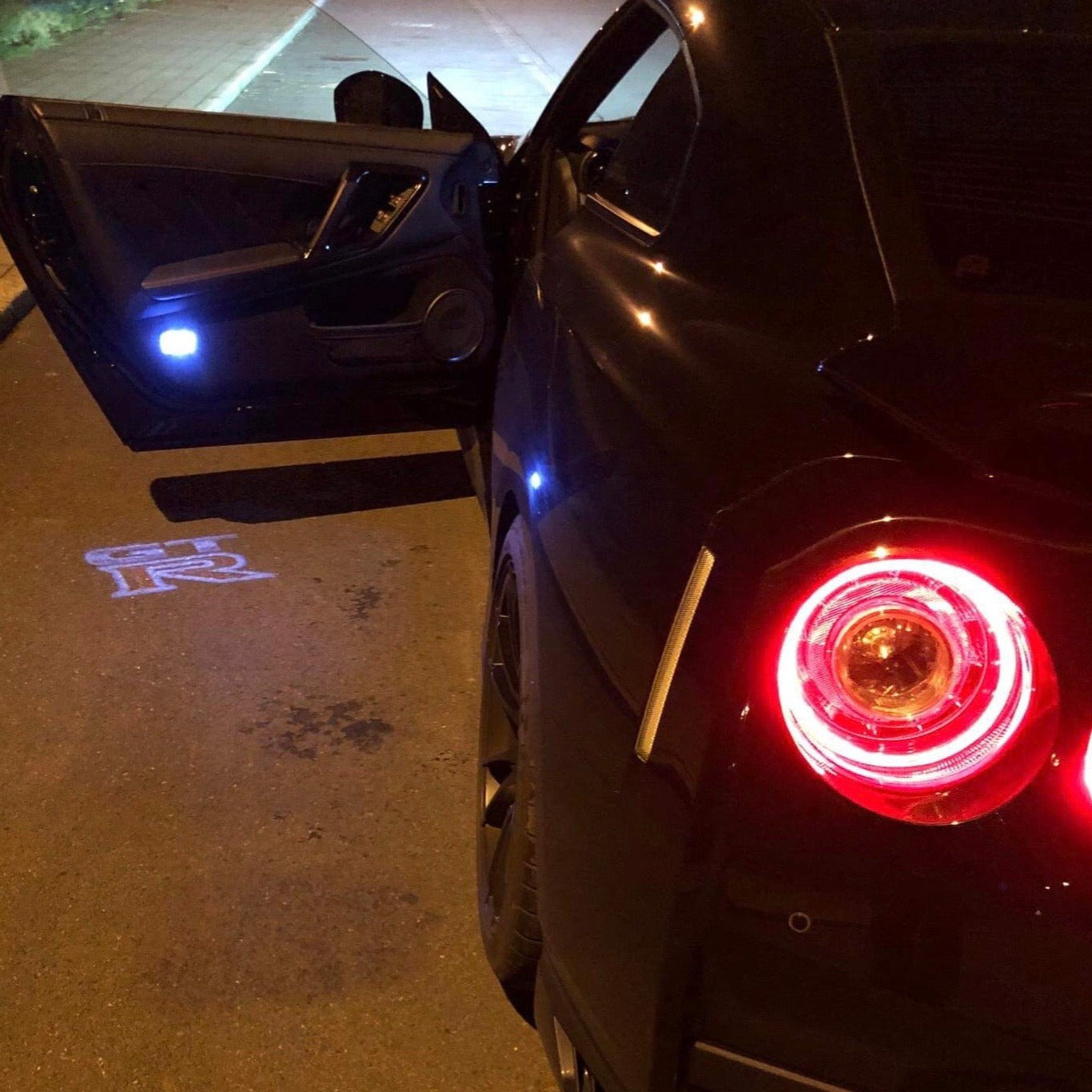 GTR R35 PROJECTOT LIGHTS Nr.01 (cantidad 1 = 2 logo films /2 luces de puerta)