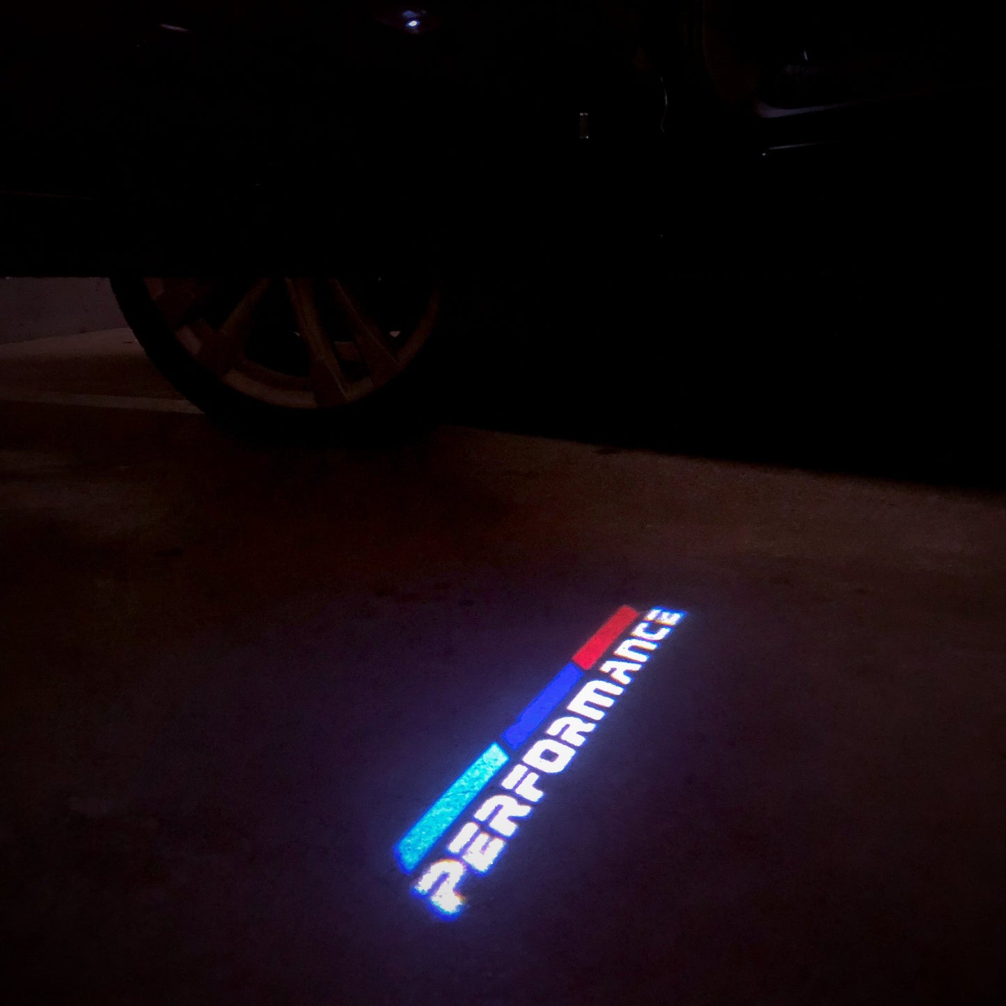 أضواء BMW PERFORMANCE LOGO PROJECTOT رقم 12 (الكمية 1 = 1 مجموعة / 2 أضواء باب)