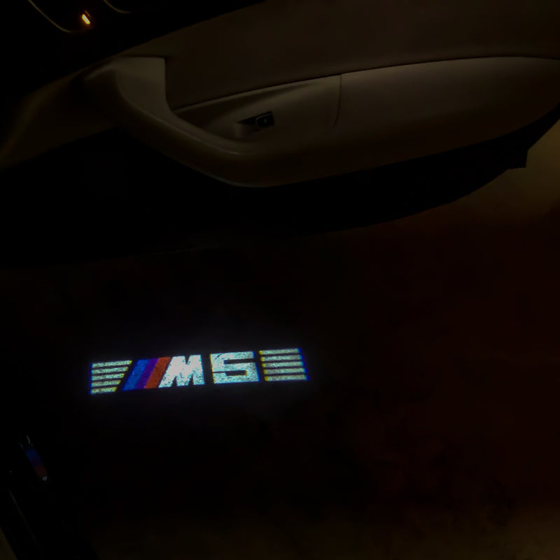 BMW M5 LOGO PROJECTOT LIGHTS Nr.23 (الكمية 1 = 1 مجموعة / 2 أضواء باب)