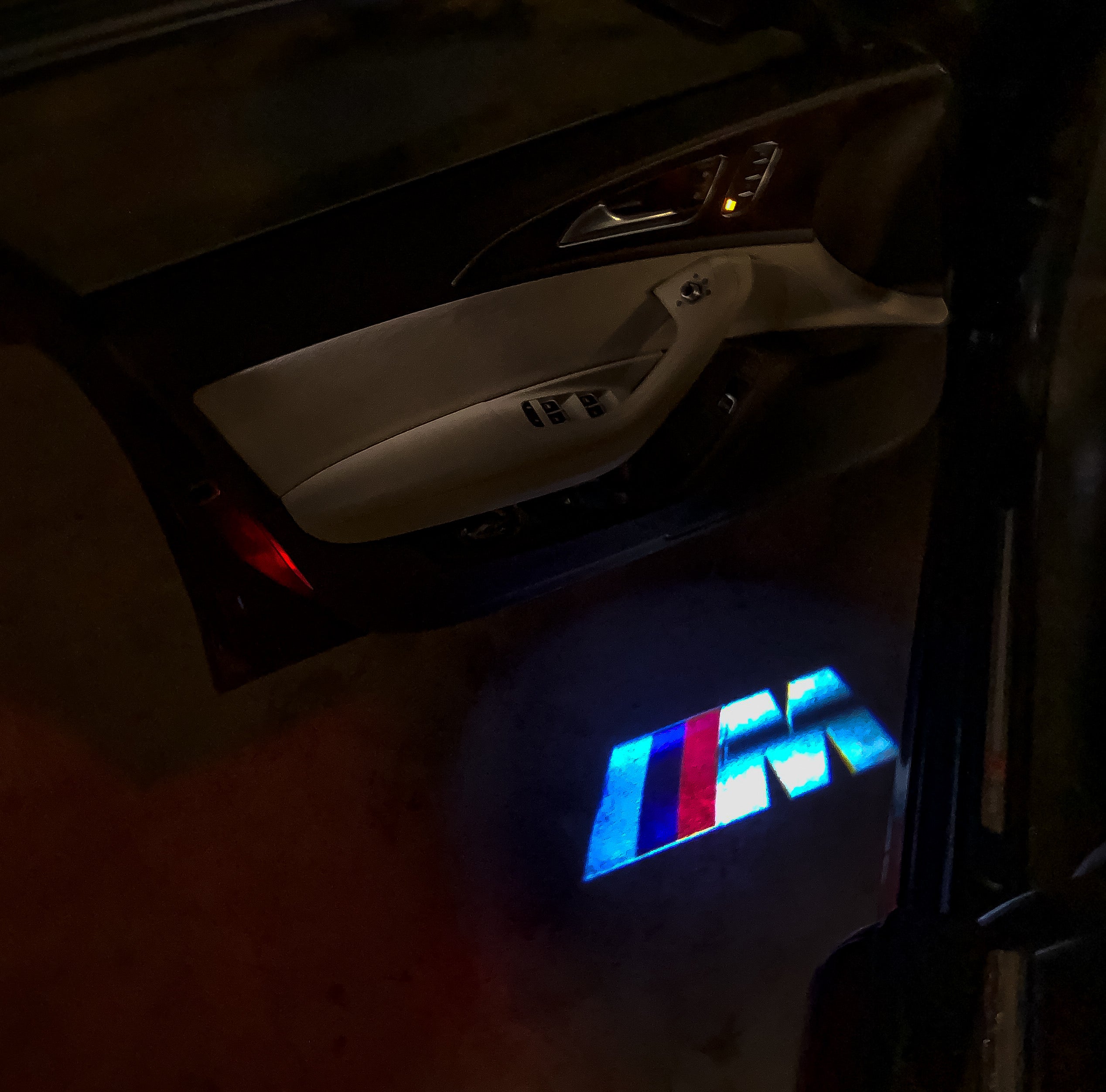 BMW M LOGO PROJECTOT LIGHTS Nr.11 (quantità 1 = 1 set/2 luci porta)