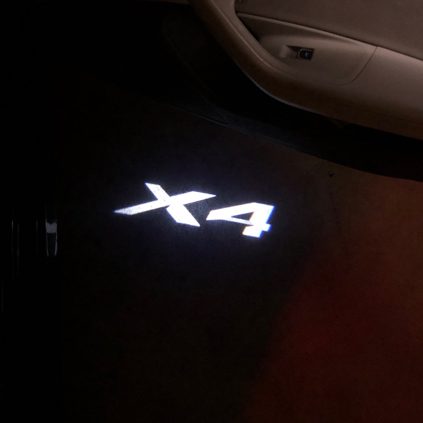 BMW X4 LOGO PROJEKTORLEUCHTEN Nr.26 (Anzahl 1 = 1 Sätze / 2 Türleuchten)