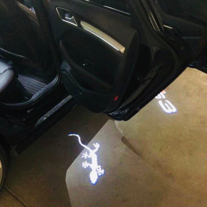 AUDI QUATTRO GECKO LOGO PROJEKTOT LIGHTS Nr.67 (Menge 1 = 2 Logo Films /2 Türlichter in der Kombi-Zone