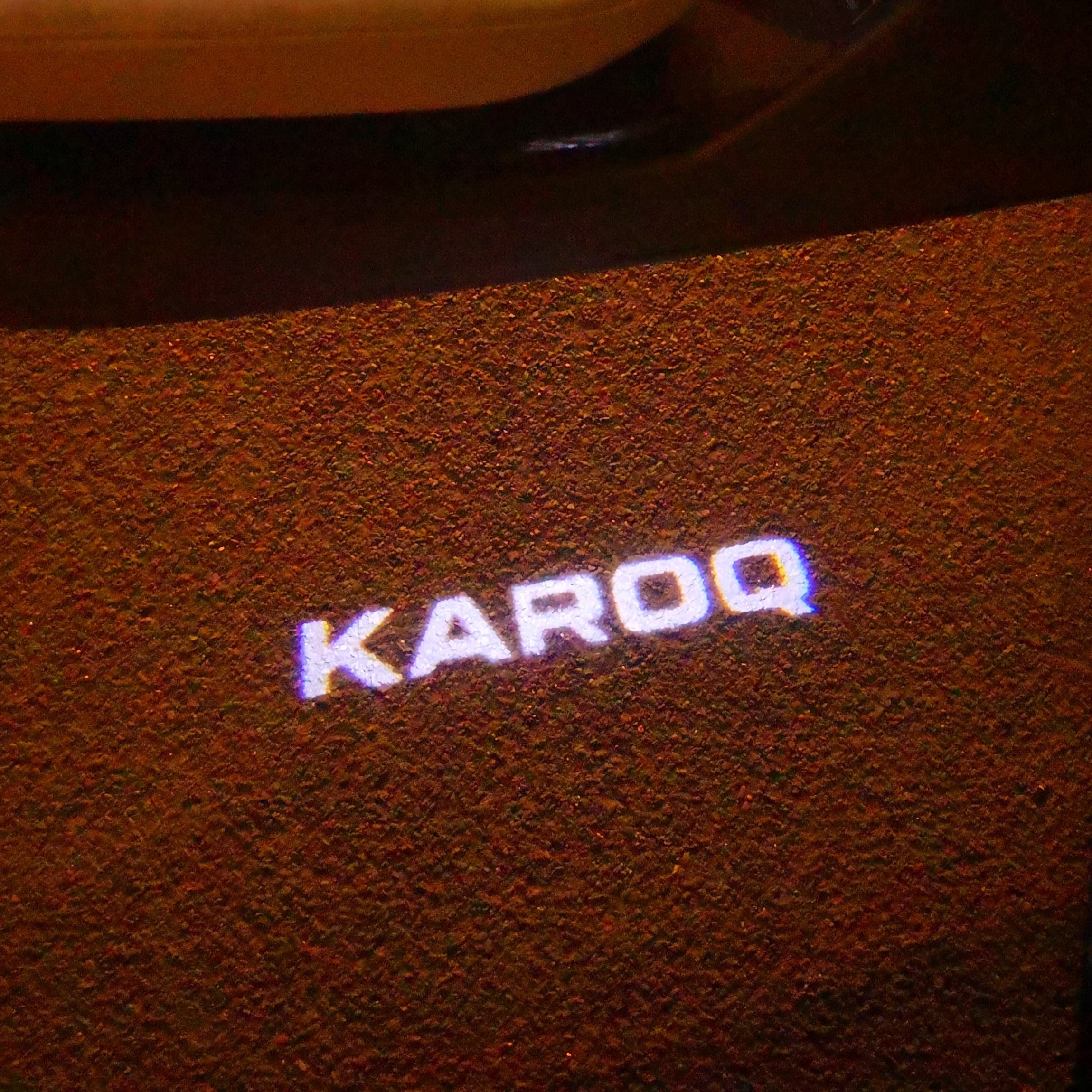 SKODA KAROQ LOGO LIGHTS Nr.115 (cantidad 1 = 2 logo película / 2 luces de puerta)