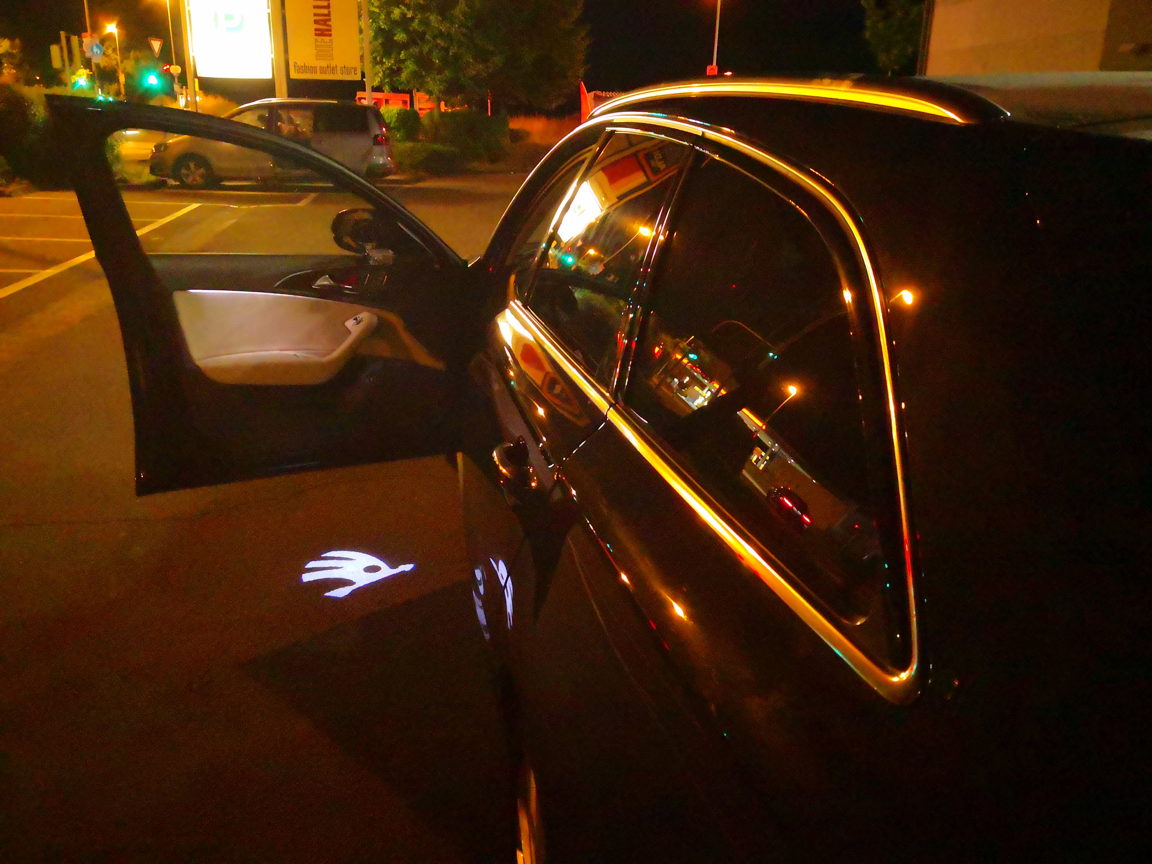 SKODA LOGO PROJECTOT LIGHTS Nr.07 (Menge 1 = 2 Logo Film / 2 Türleuchten)