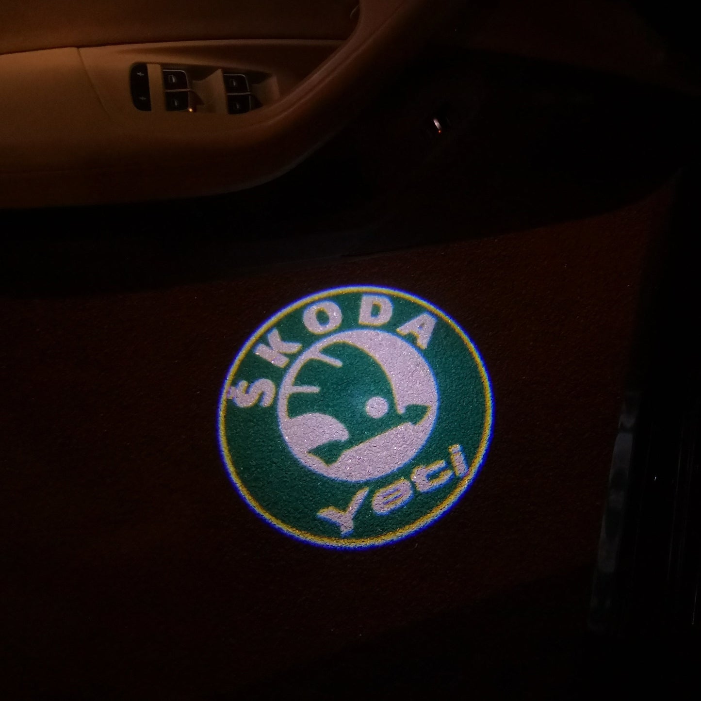 SKODA YETI LOGO LUCI Nr.109 (quantità 1 = 2 Logo Film / 2 luci porta)