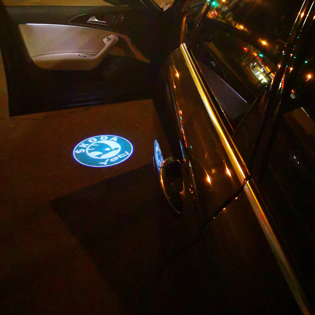 SKODA YETI LOGO LUCI Nr.109 (quantità 1 = 2 Logo Film / 2 luci porta)