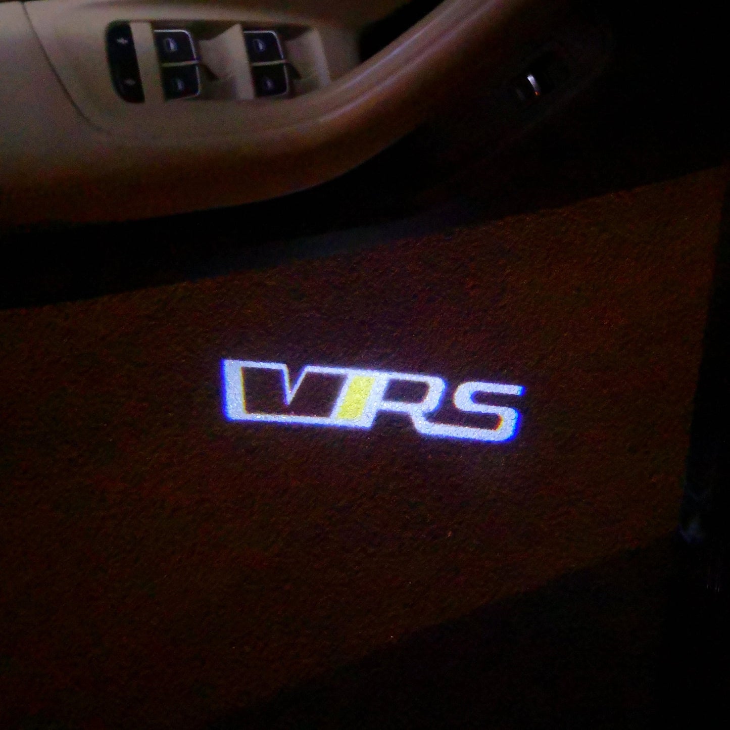 LUCES DE PROYECTOR CON LOGO SKODA VRS Nr.28 (cantidad 1 = 2 Película de Logotipo / 2 Luces de puerta)