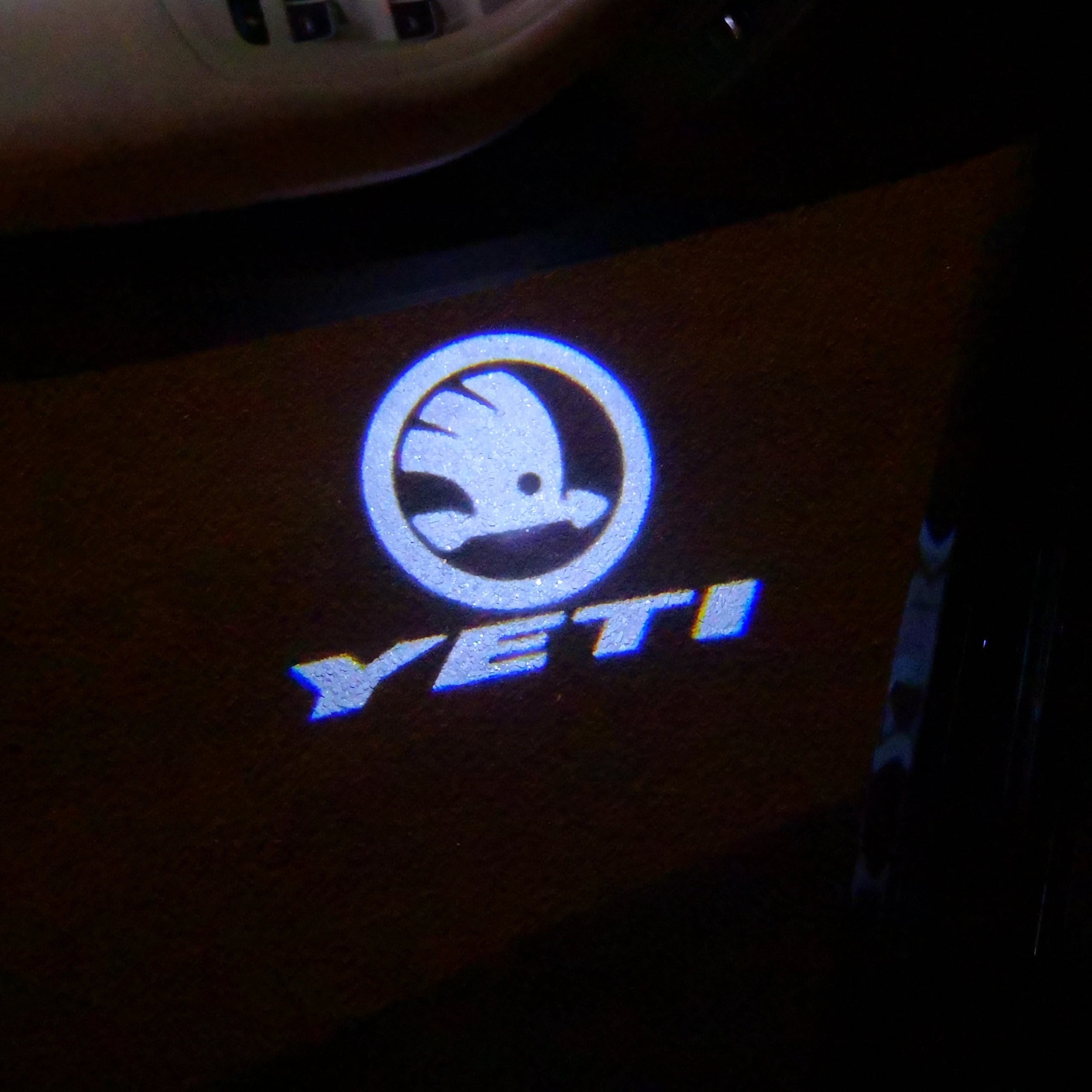 SKODA YETI LOGO LIGHTS Nr.53 (quantité 1 = 2 Logo Film / 2 feux de porte)