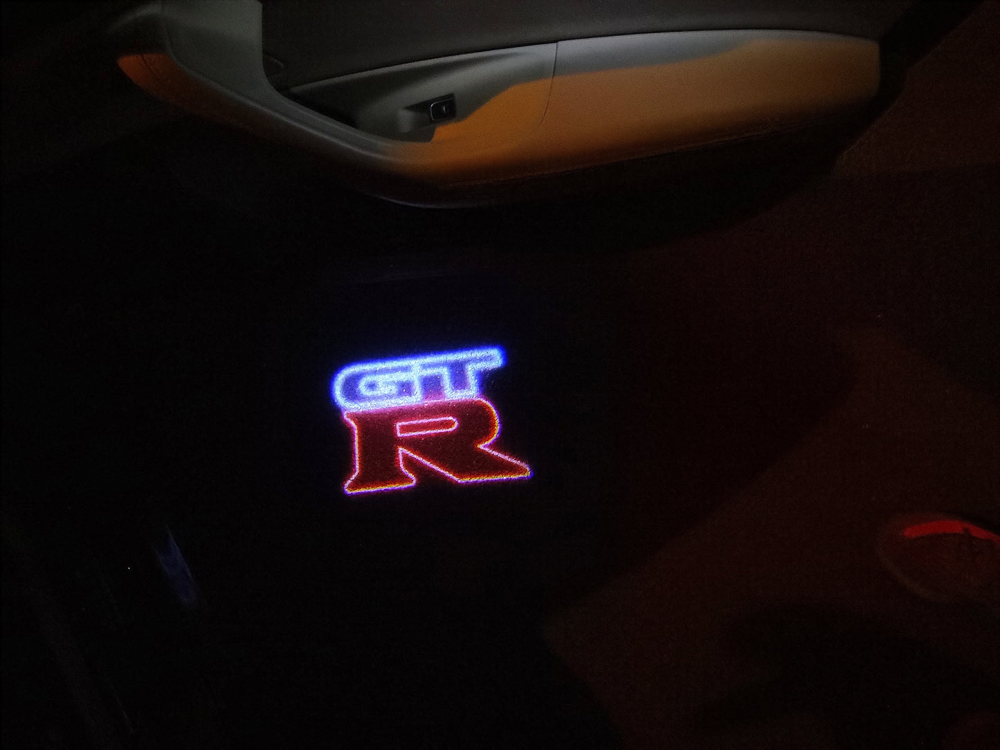 LUCES DE PROYECTO GTR N ° 04 (cantidad 1 = 2 películas con logotipo / 2 luces de puerta）