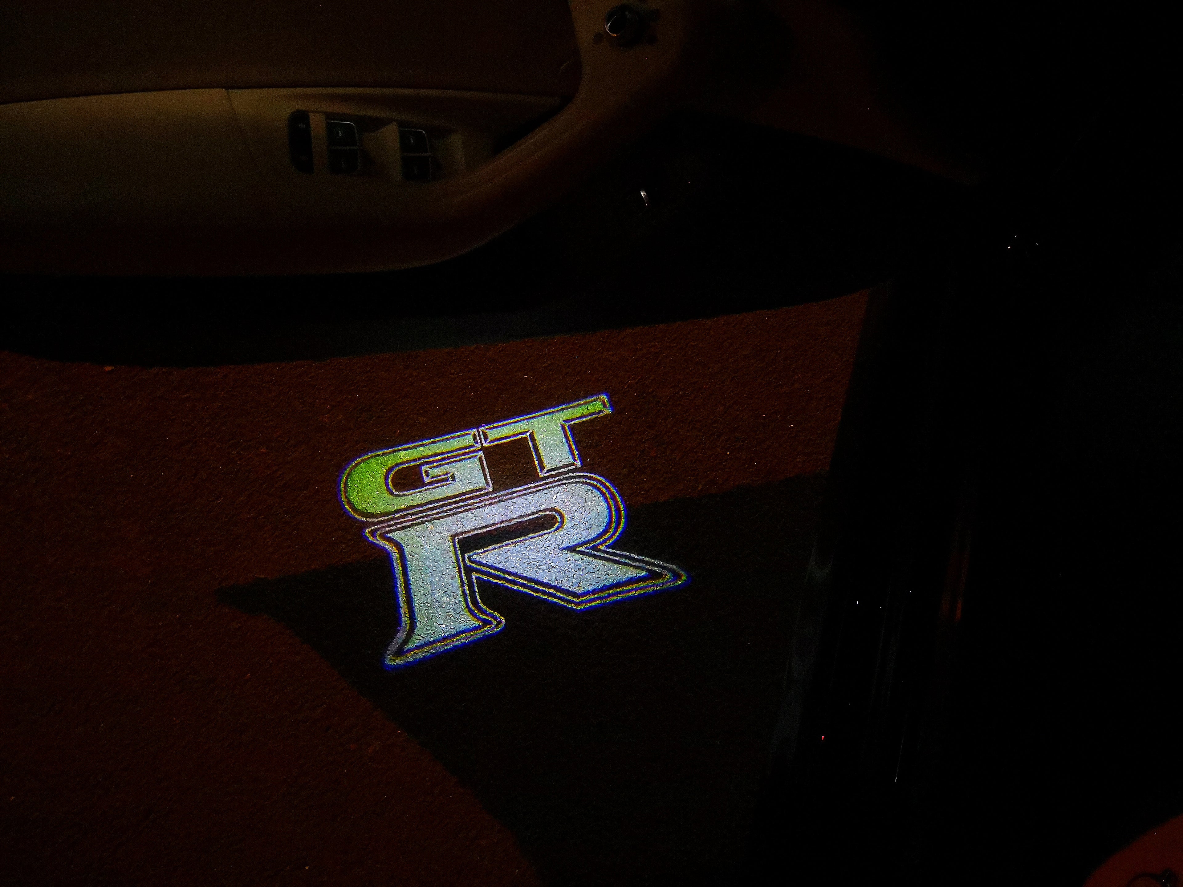 GTR-R35 LOGO PROJECTOT LIGHTS Nr.07 (Menge 1 = 2 Logofolien /2 Türleuchten)