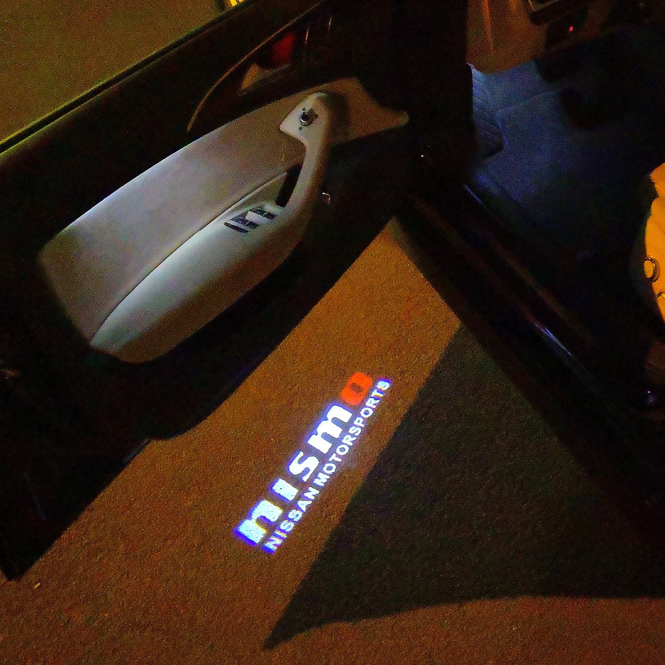 GTR-R35 NISMO LOGO PROJECTOT LIGHTS Nr.13 (Menge 1 = 2 Logo Folien /2 Türleuchten)