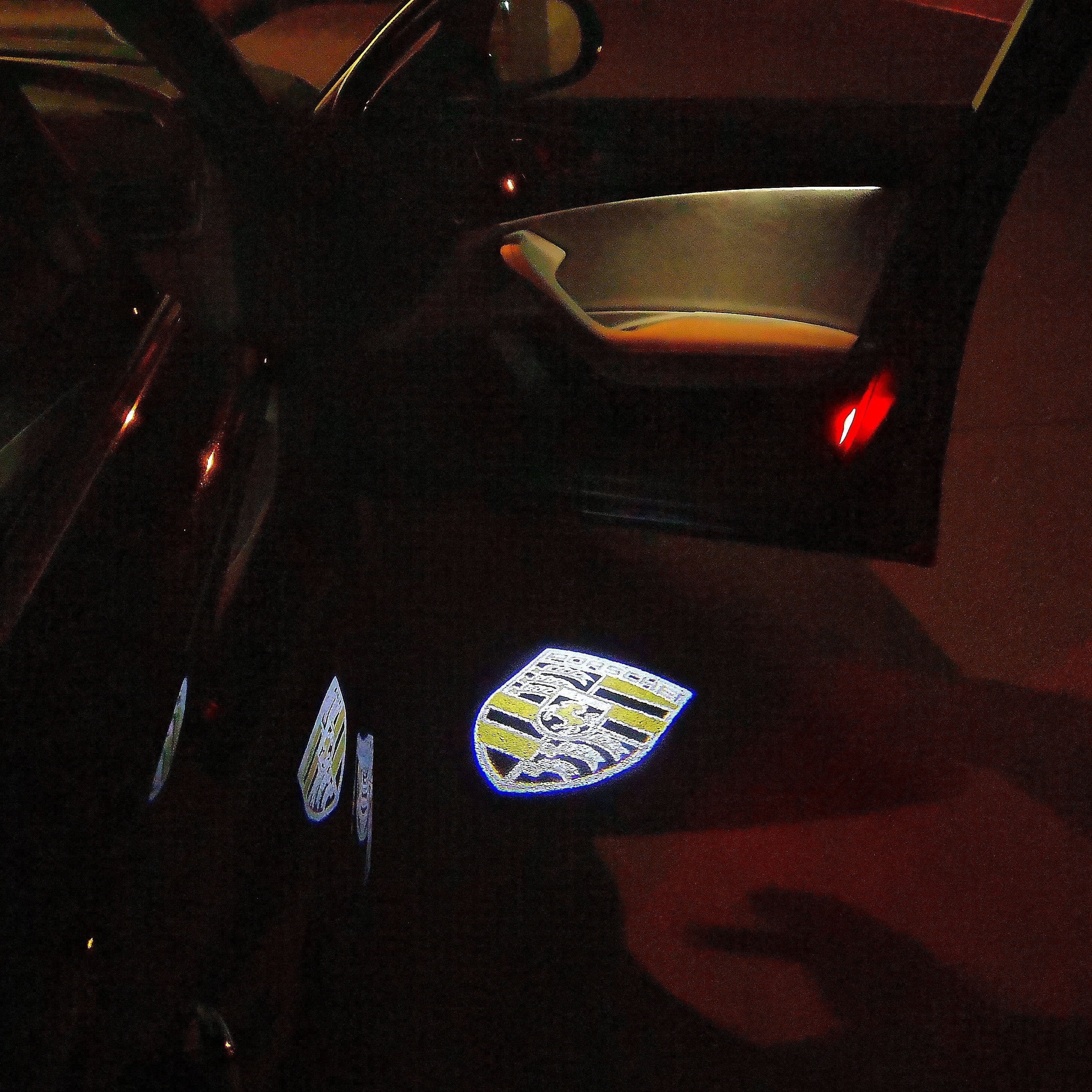 LUCES DE PROYECTO CON LOGO ORIGINAL PORSCHE Nr.01 (cantidad 1 = 2 Película de logotipo / 2 luces de puerta)