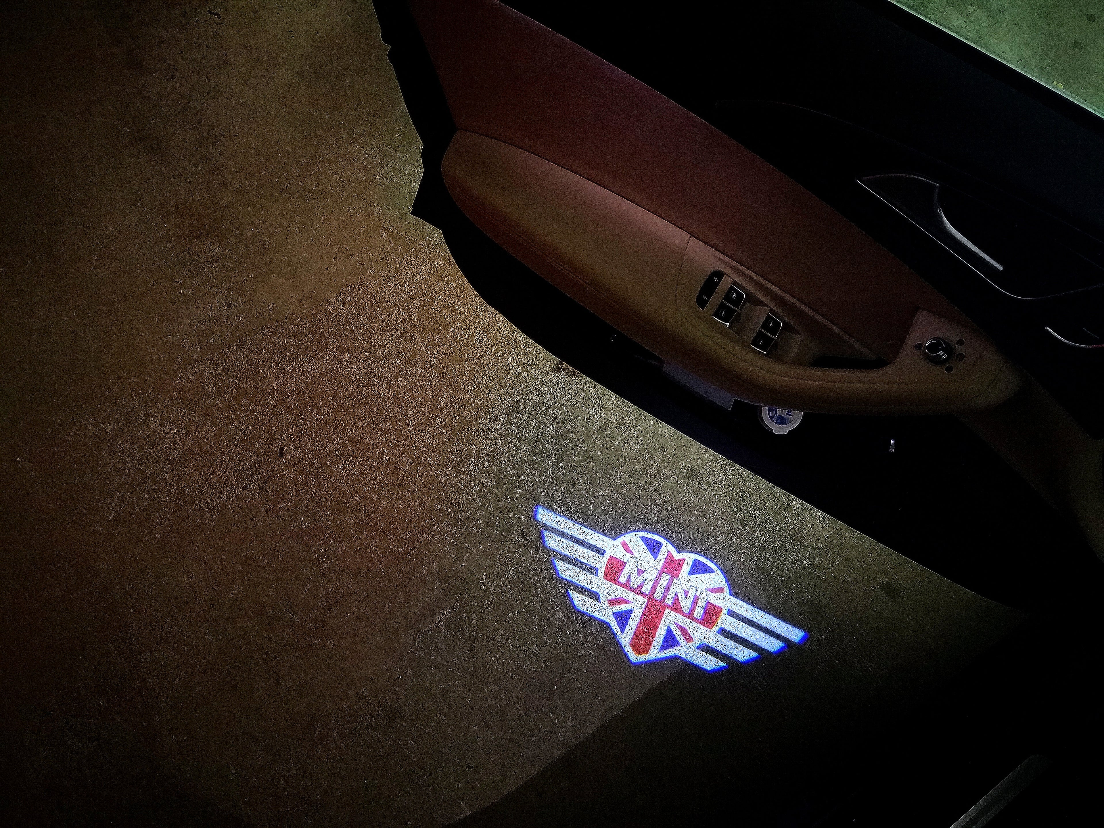 MINI BRITISH NATIONAL FLAG LOGO PROJECROTR LIGHTS Nr.10 (Menge 1 = 2 Logo Film / 2 Türleuchten)