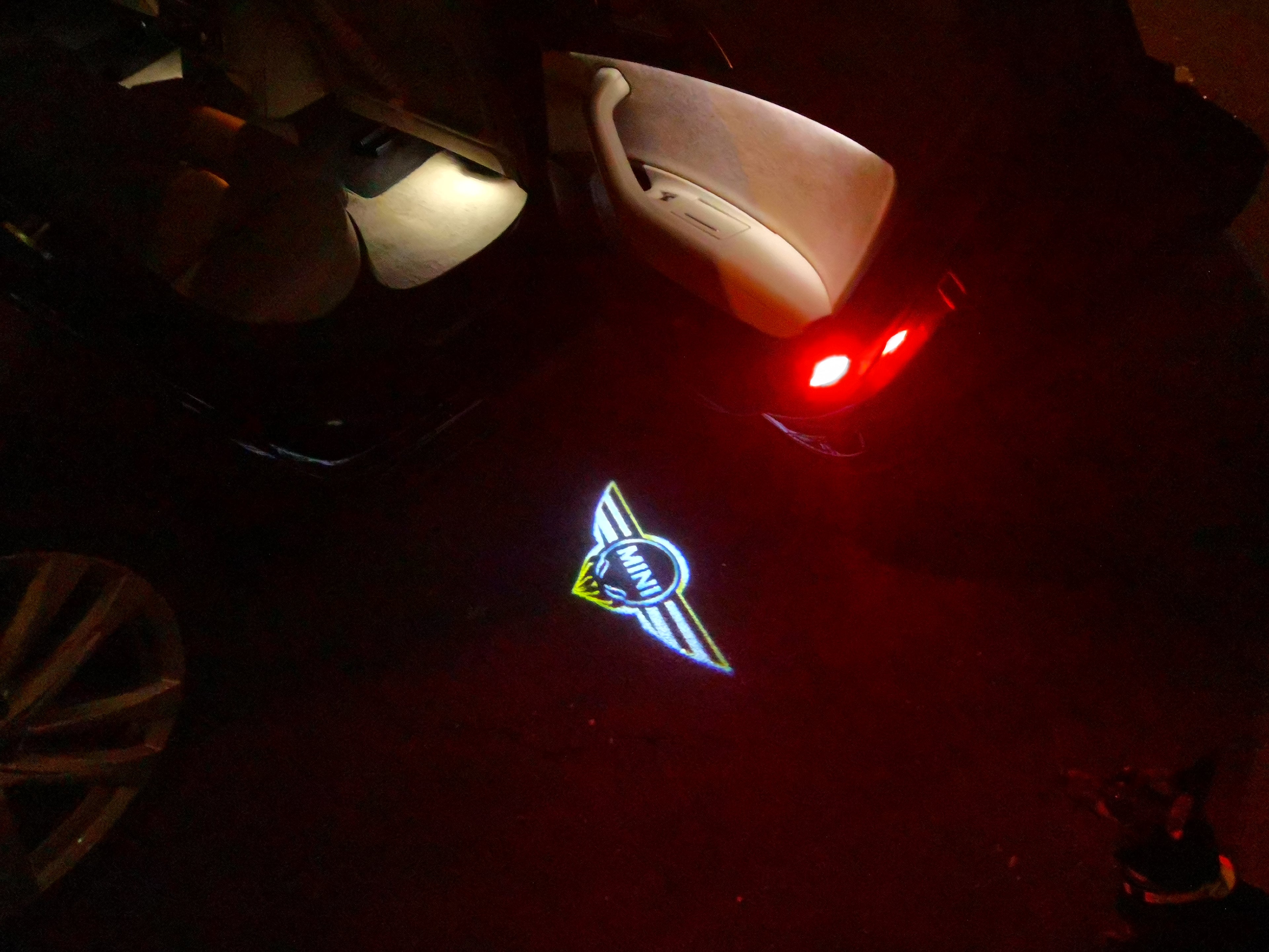 PROJECTEURS MINI LOGO N ° 14 (quantité 1 = 2 Film Logo / 2 lumières de porte)