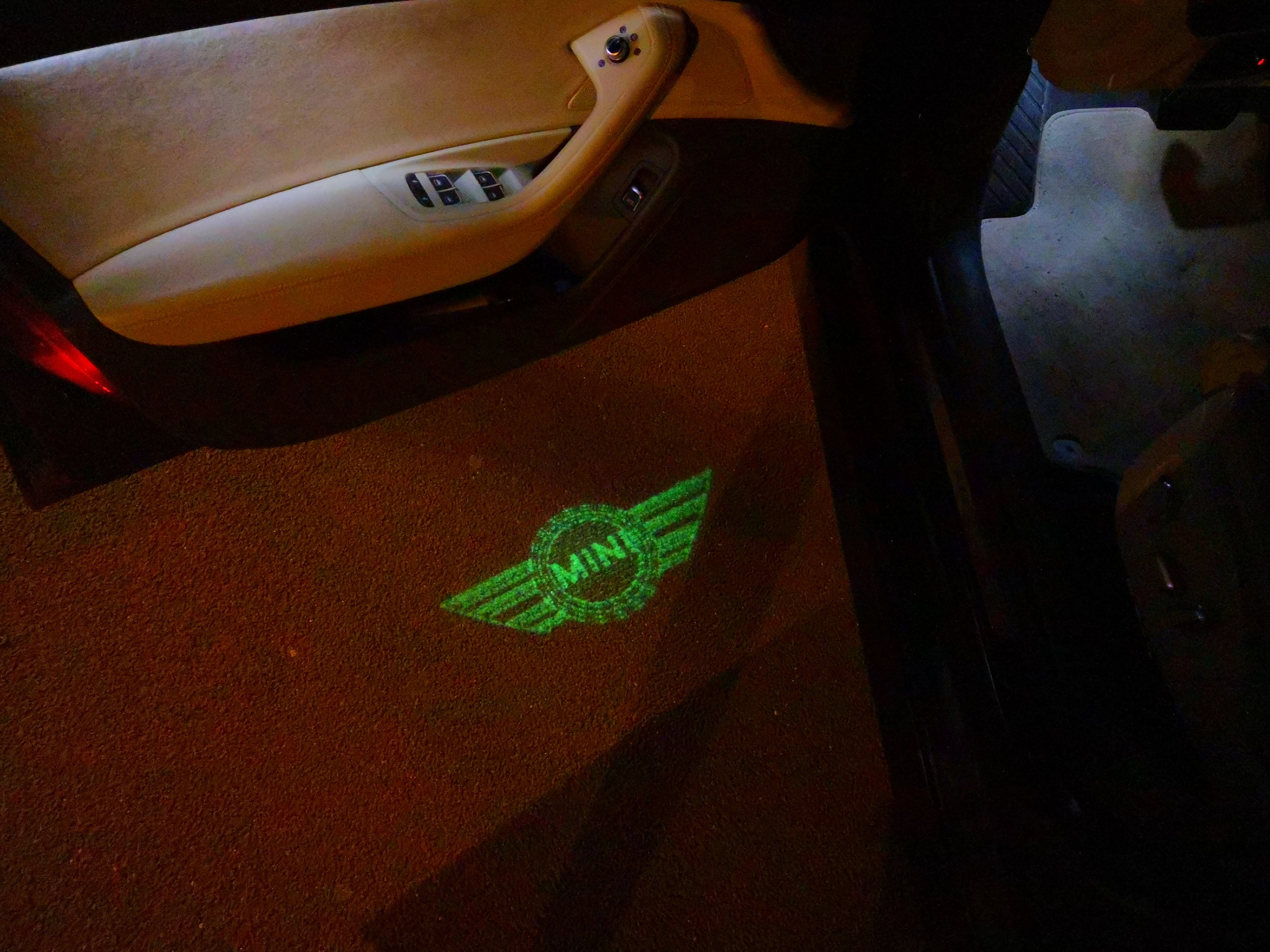 MINI LOGO PROJECROTR LIGHTS Nr.58 (quantité 1 = 2 Logo Film / 2 feux de porte)