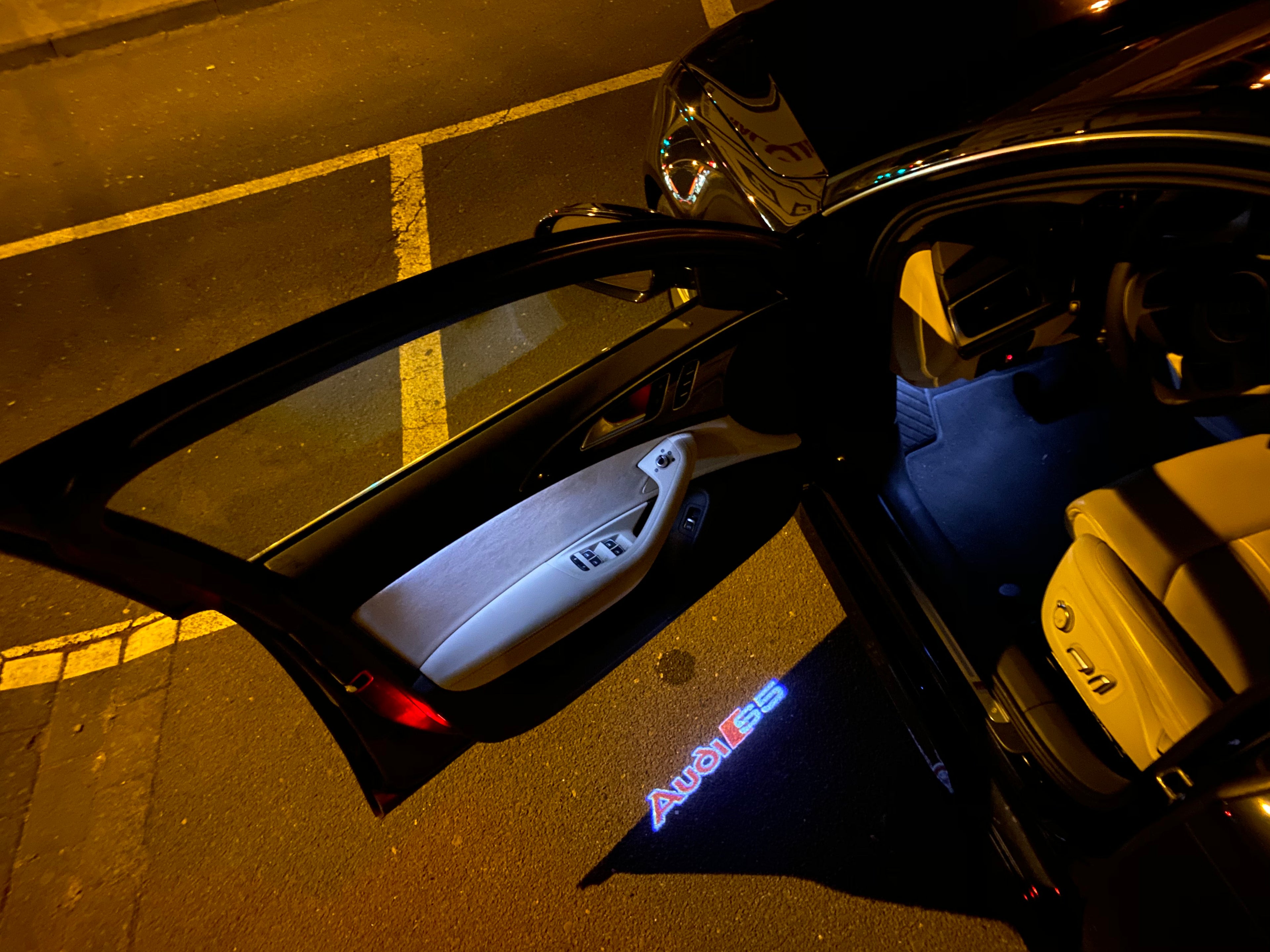 LUCES DE PROYECTOR LOGO AUDI N ° 89 (cantidad 1 = 2 películas con logotipo / 2 luces de puerta)