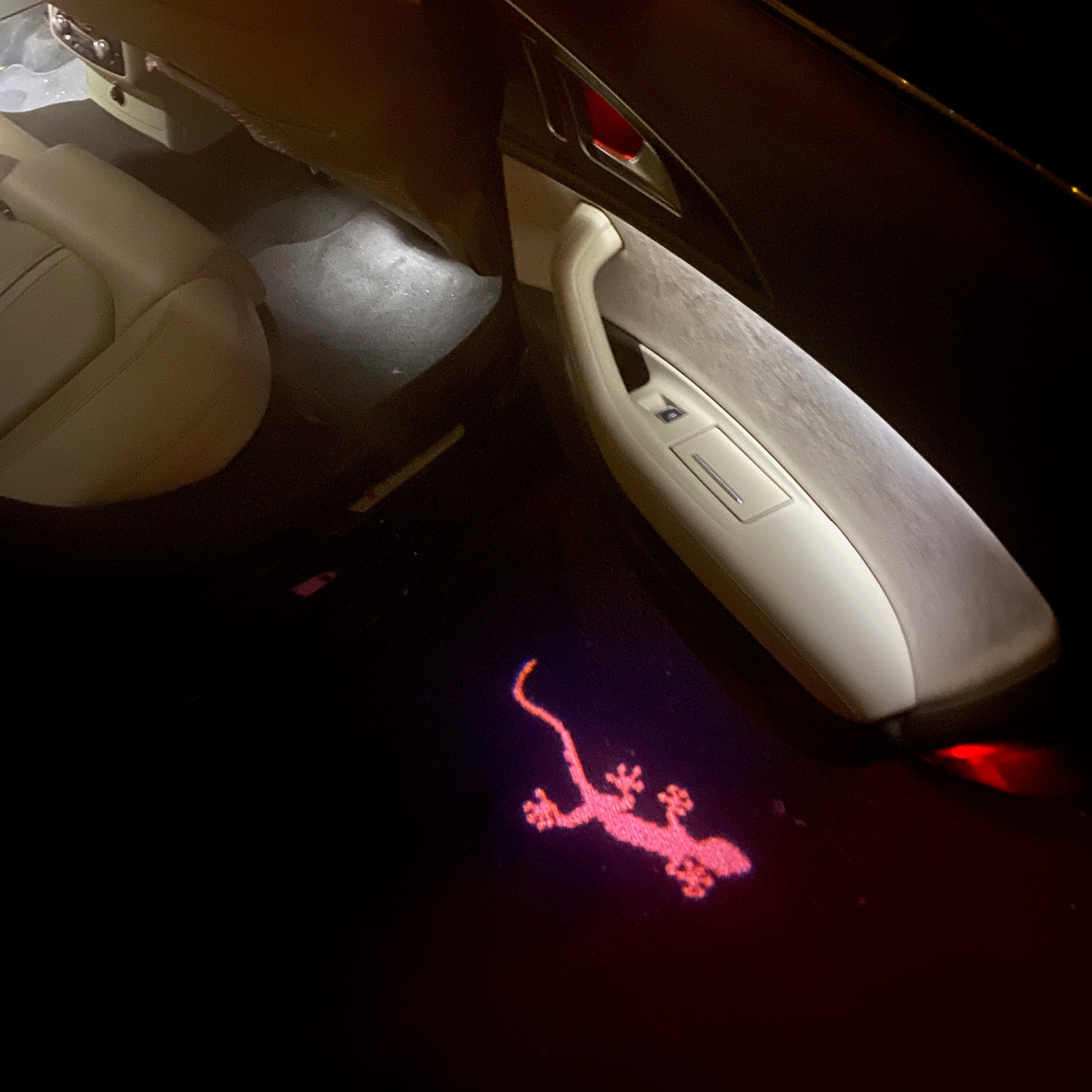 AUDI QUATTRO GECKO LOGO PROJECROTR LIGHTS Nr.66 (Menge 1 = 2 Logo Films /2 Türlichter in der Kombi-Zone Nr.65289;