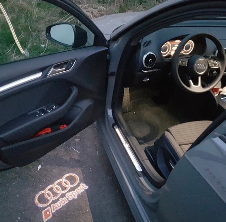 LUCI PROIETTORI LOGO AUDI SPORT Nr.30 (quantità 1 = 2 Pellicole Logo / 2 luci porta)