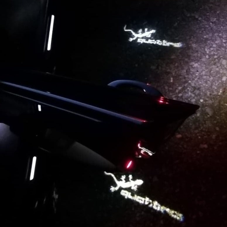 AUDI QUATTRO GECKO LOGO PROJEKTORLEUCHTEN Nr.62 (Anzahl 1 = 2 Logo Folien / 2 Türleuchten)