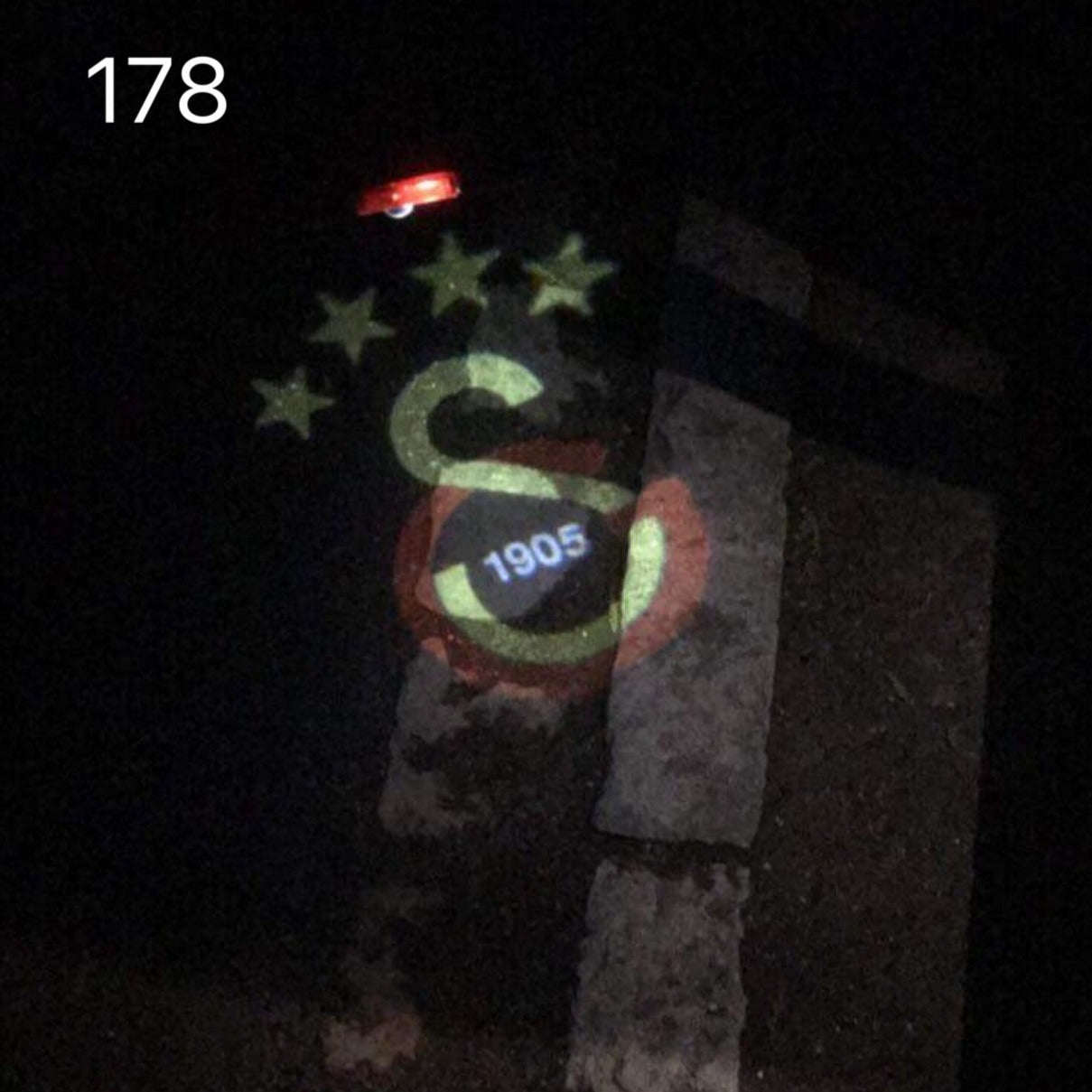 غلطة سراي S.K. 1905 شعار Nr.260 (الكمية 1 = 2 شعار الأفلام / 2 أضواء الباب)