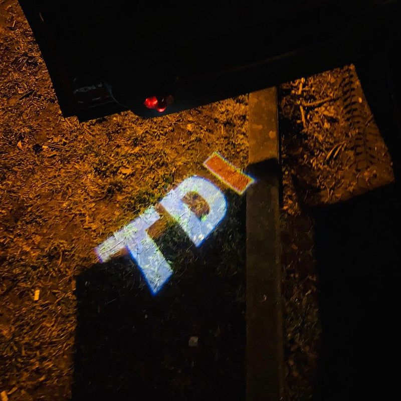 أضواء أبواب فولكس فاجن TDI Logo Nr. 56 (الكمية 1 = 2 فيلم شعار / 2 مصباح باب