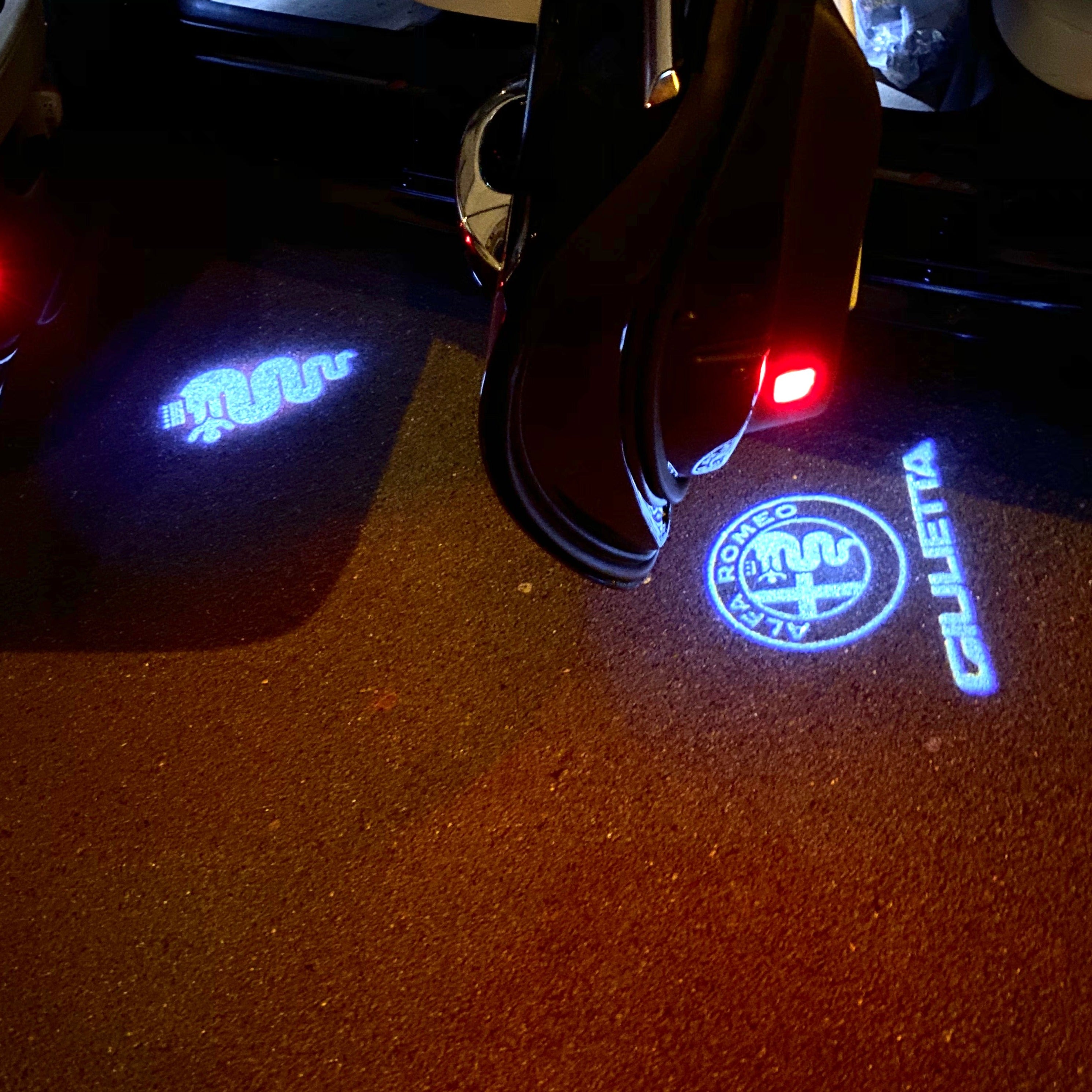 Alfa Romeo Giulietta LOGO PROJECTOT LIGHTS Nr.84 (quantité 1 = 2 Logo Film / 2 feux de porte)