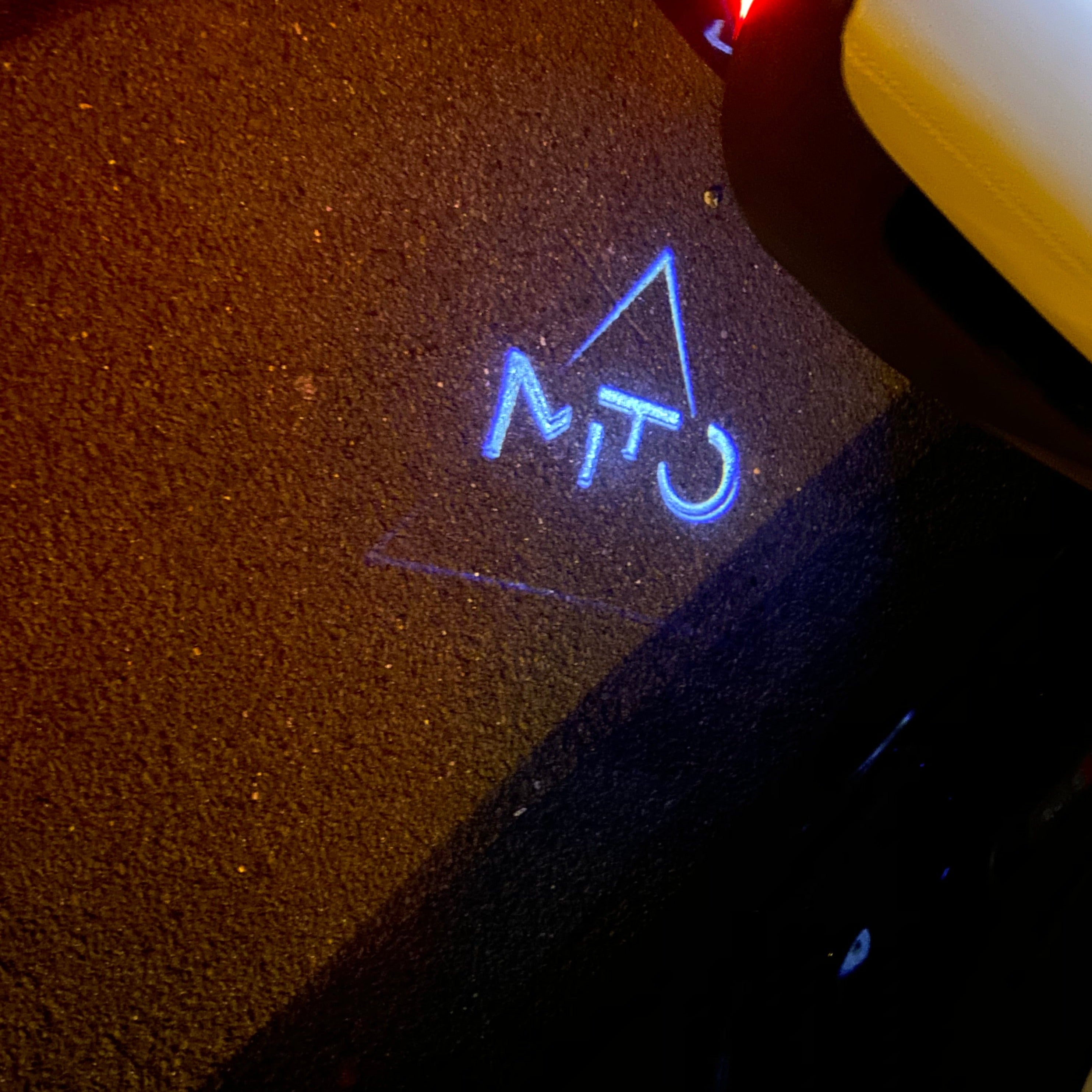 Alfa Romeo MiTo LOGO PROJECTOR LIGHTS Nr.100 (quantité 1 = 2 Logo Film / 2 portes lumières)