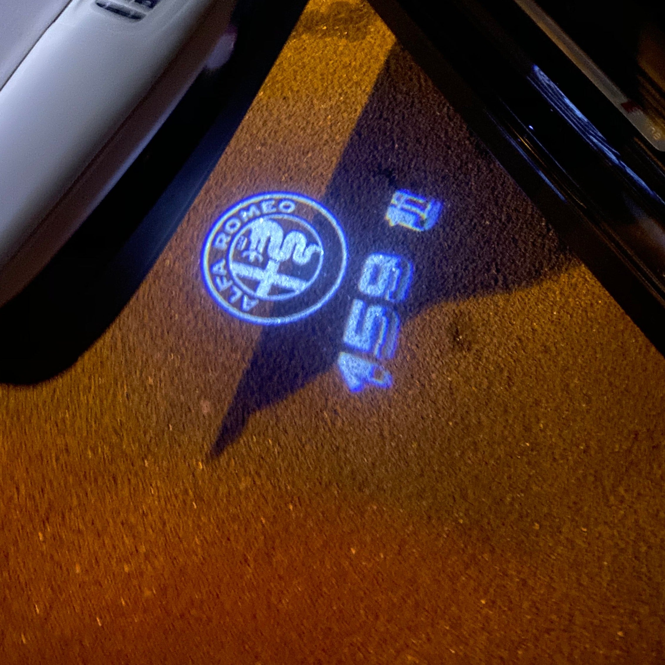 Alfa Romeo 159TI LOGO PROJECTOT LIGHTS Nr.55 (quantité 1 = 2 Logo Film / 2 feux de porte)