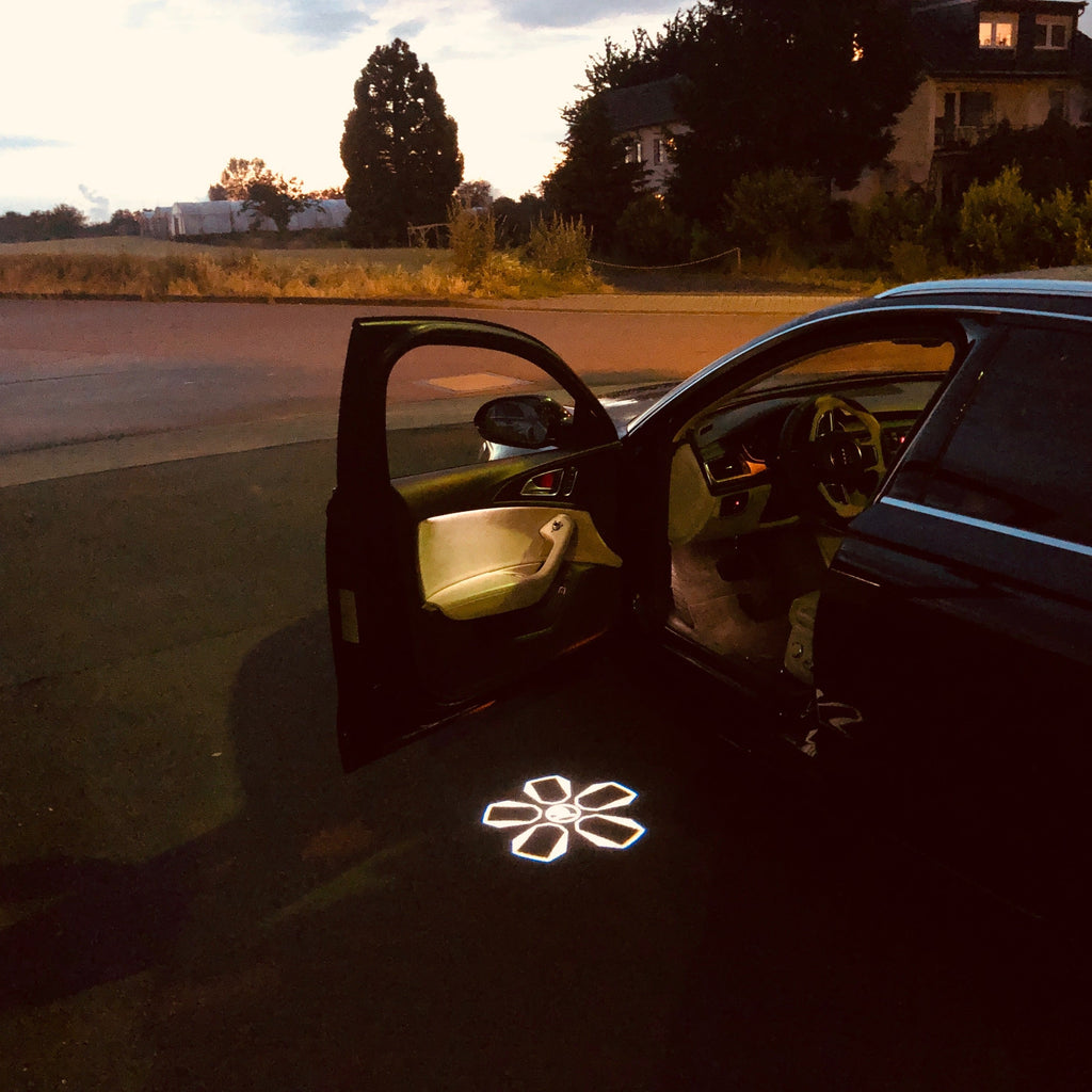 ÉCLAIRAGE DE PROJECTEUR SKODA LOGO Nr. 02 (quantité 1 = 2 film de logo / 2 lumières de porte)