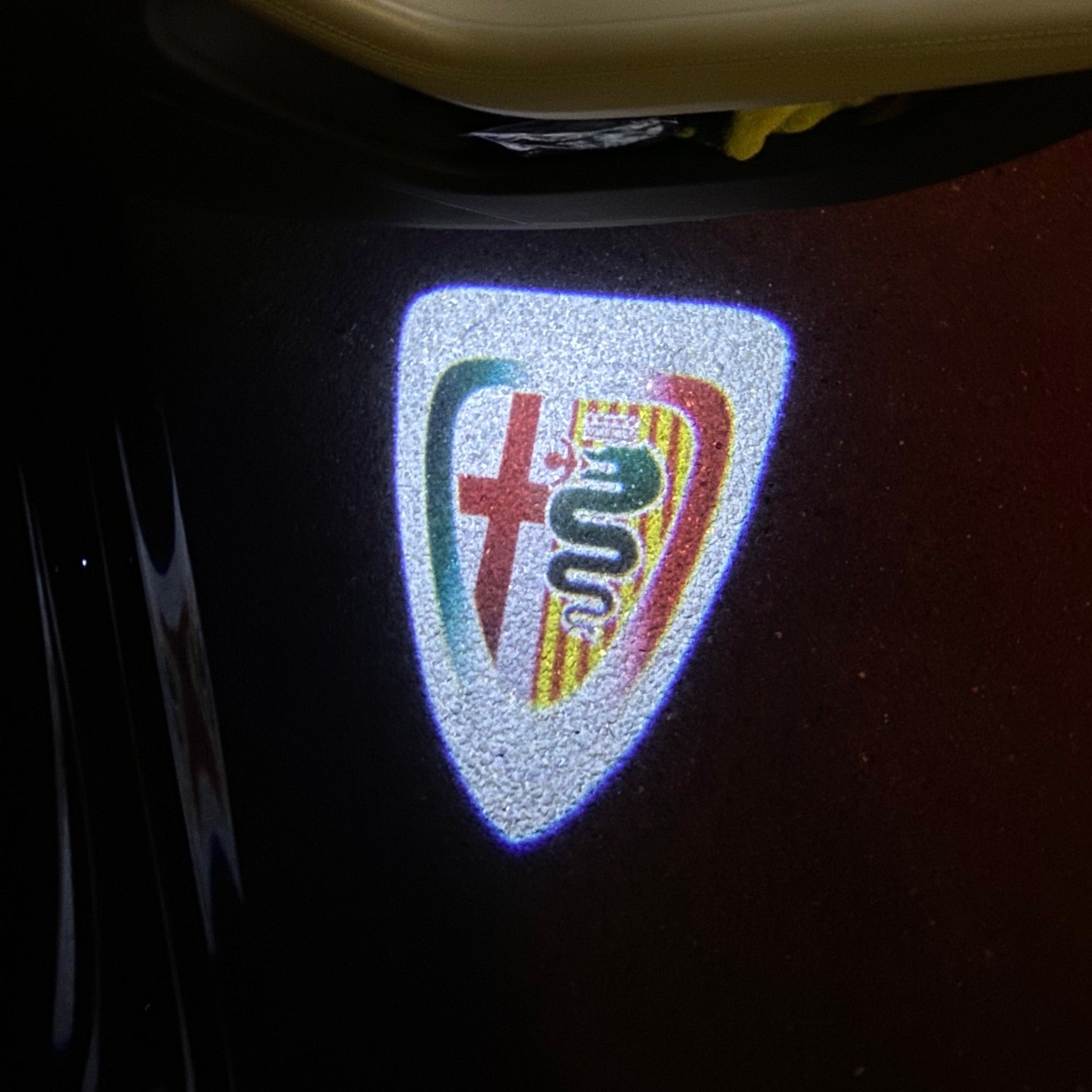 Alfa Romeo LOGO PROJECTOT LIGHTS Nr.38 (quantité 1 = 2 Logo Film / 2 feux de porte)