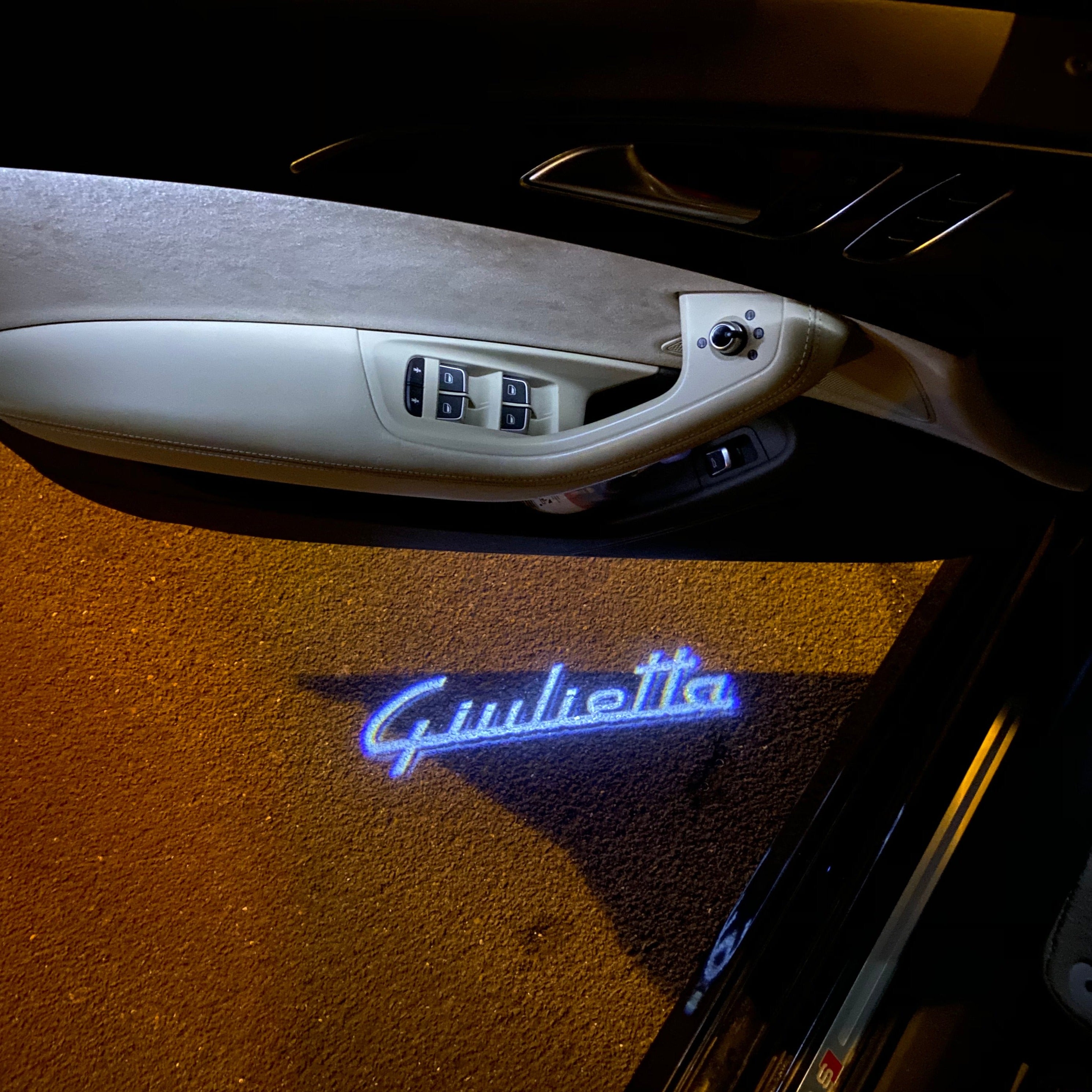 Alfa Romeo Giulietta LOGO PROJECTOR LIGHTS Nr.83 (quantité 1 = 2 Logo Film / 2 portes lumières)