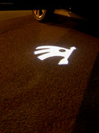 SKODA LOGO PROJECTOT LIGHTS Nr.07 (Menge 1 = 2 Logo Film / 2 Türleuchten)