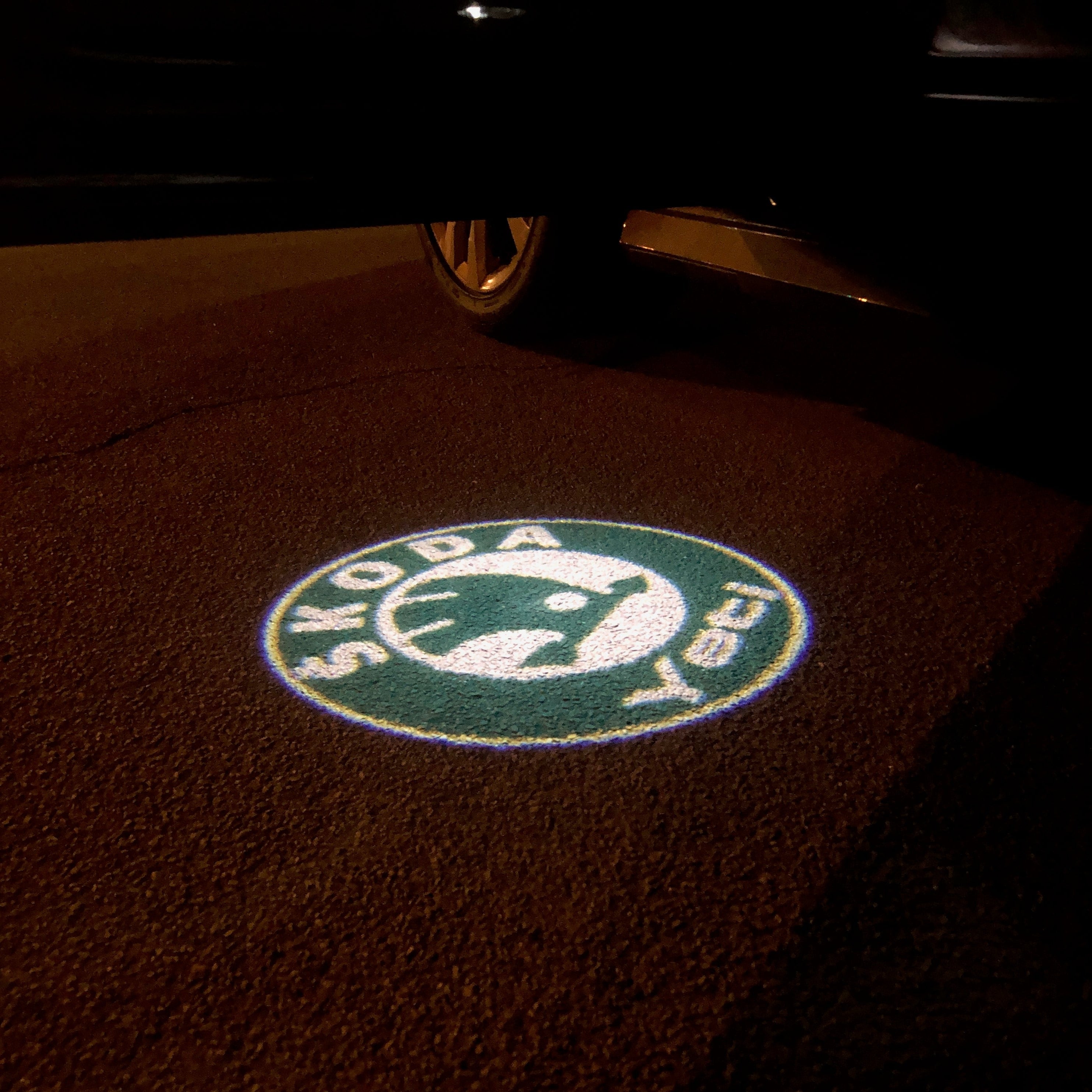 SKODA YETI LOGO LUCI Nr.109 (quantità 1 = 2 Logo Film / 2 luci porta)