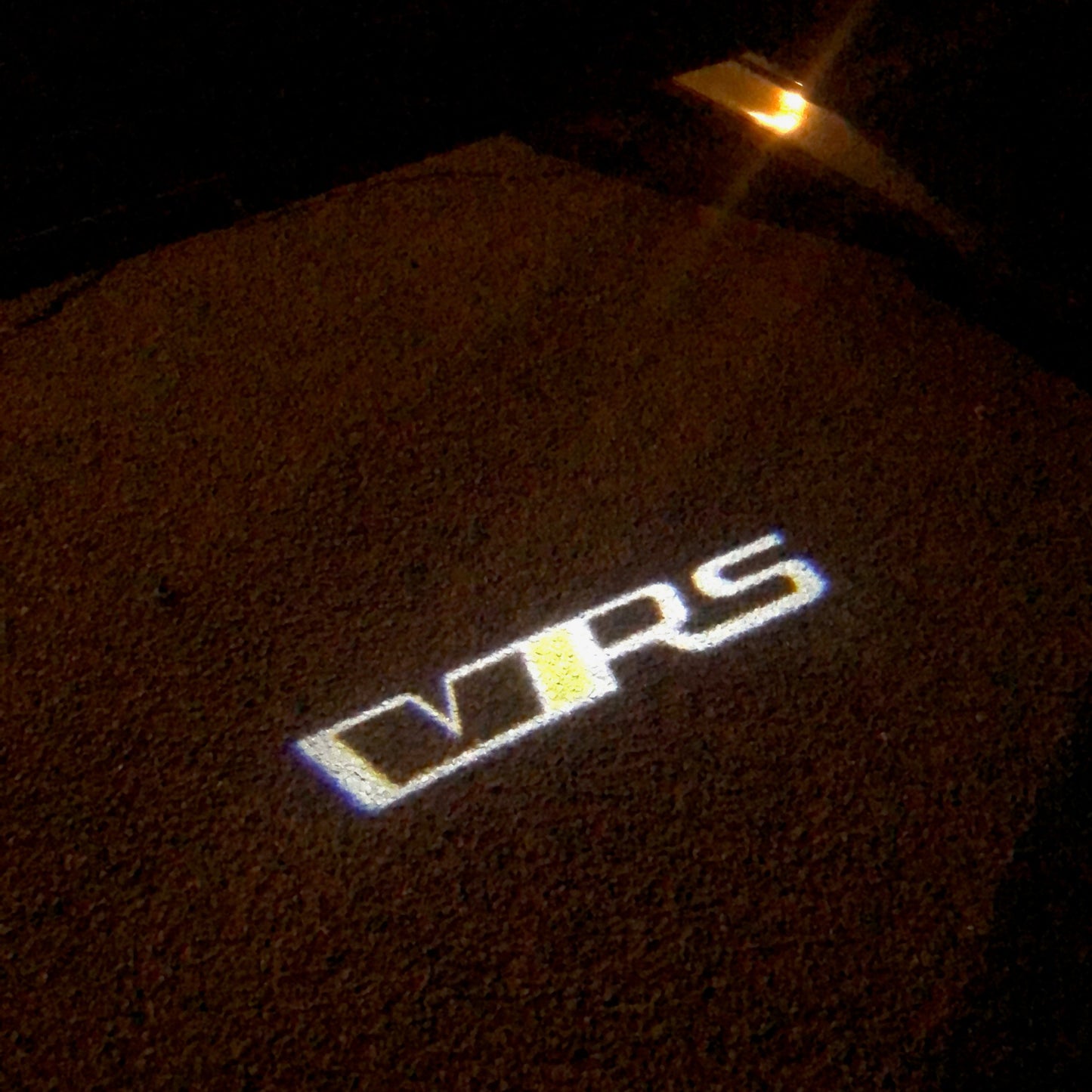 LUCES DE PROYECTOR CON LOGO SKODA VRS Nr.28 (cantidad 1 = 2 Película de Logotipo / 2 Luces de puerta)