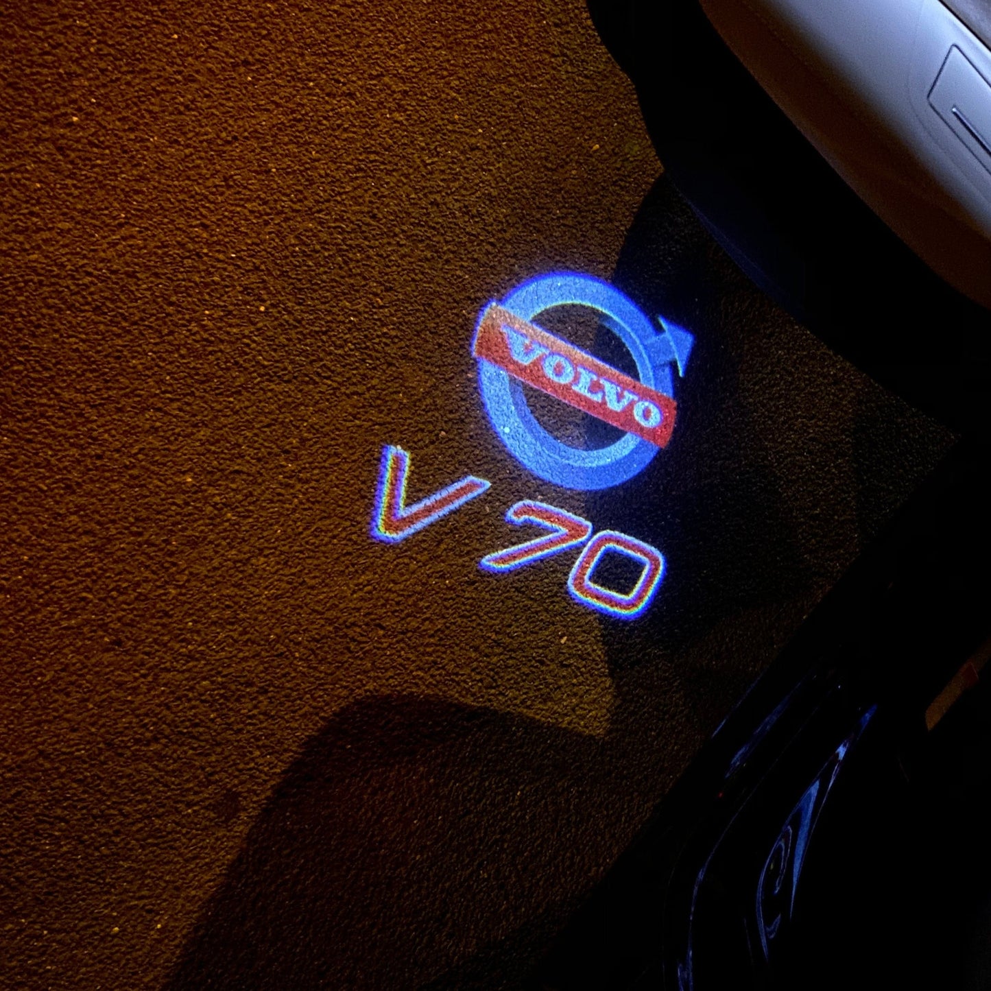 V70 LOGO PROJECTOR LIGHTS Nr.24 (الكمية 1 = 2 شعار فيلم / 2 مصباح باب)