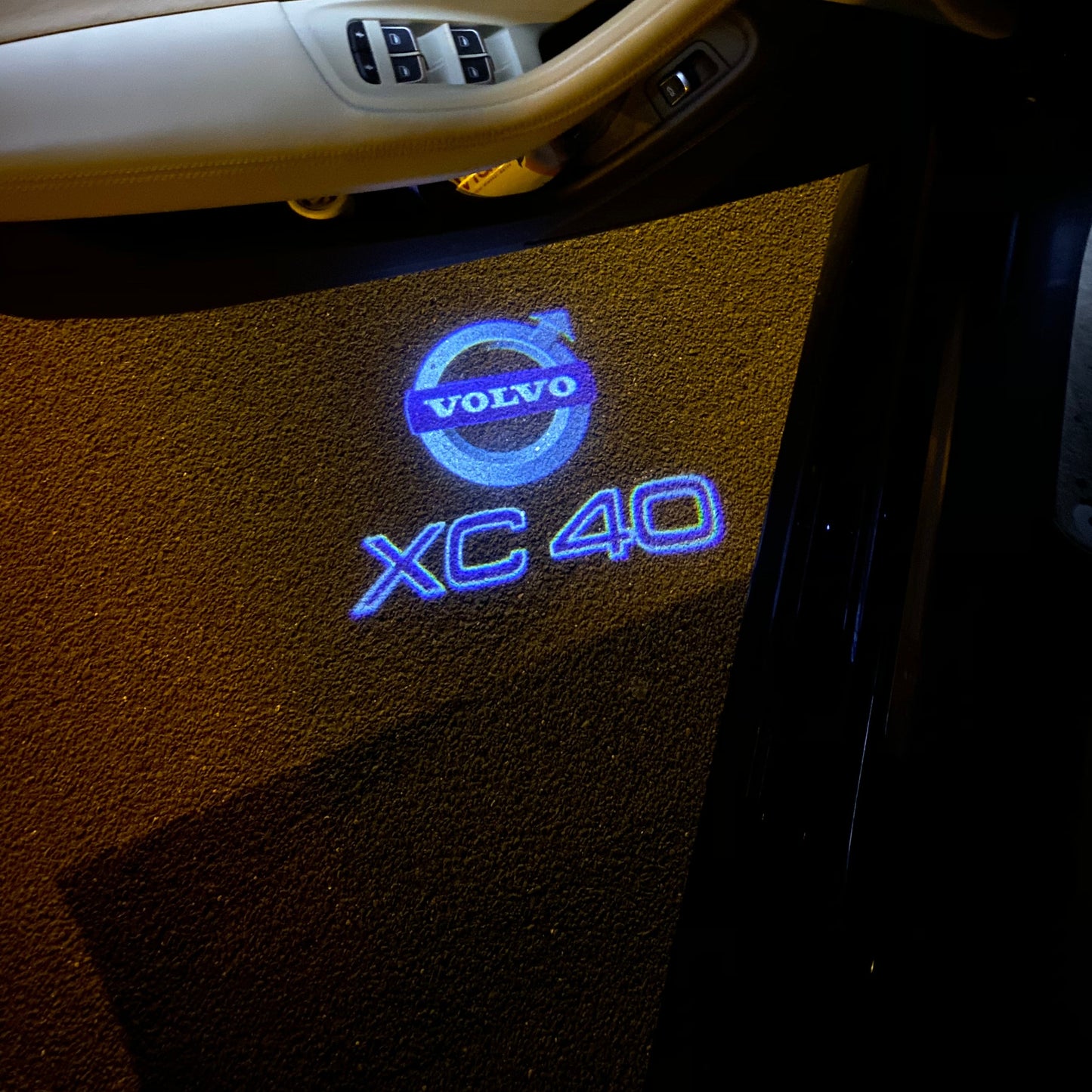 XC 40 LOGO PROJECROTR LIGHTS Nr.33 (cantidad 1 = 2 logo película / 2 luces de puerta)