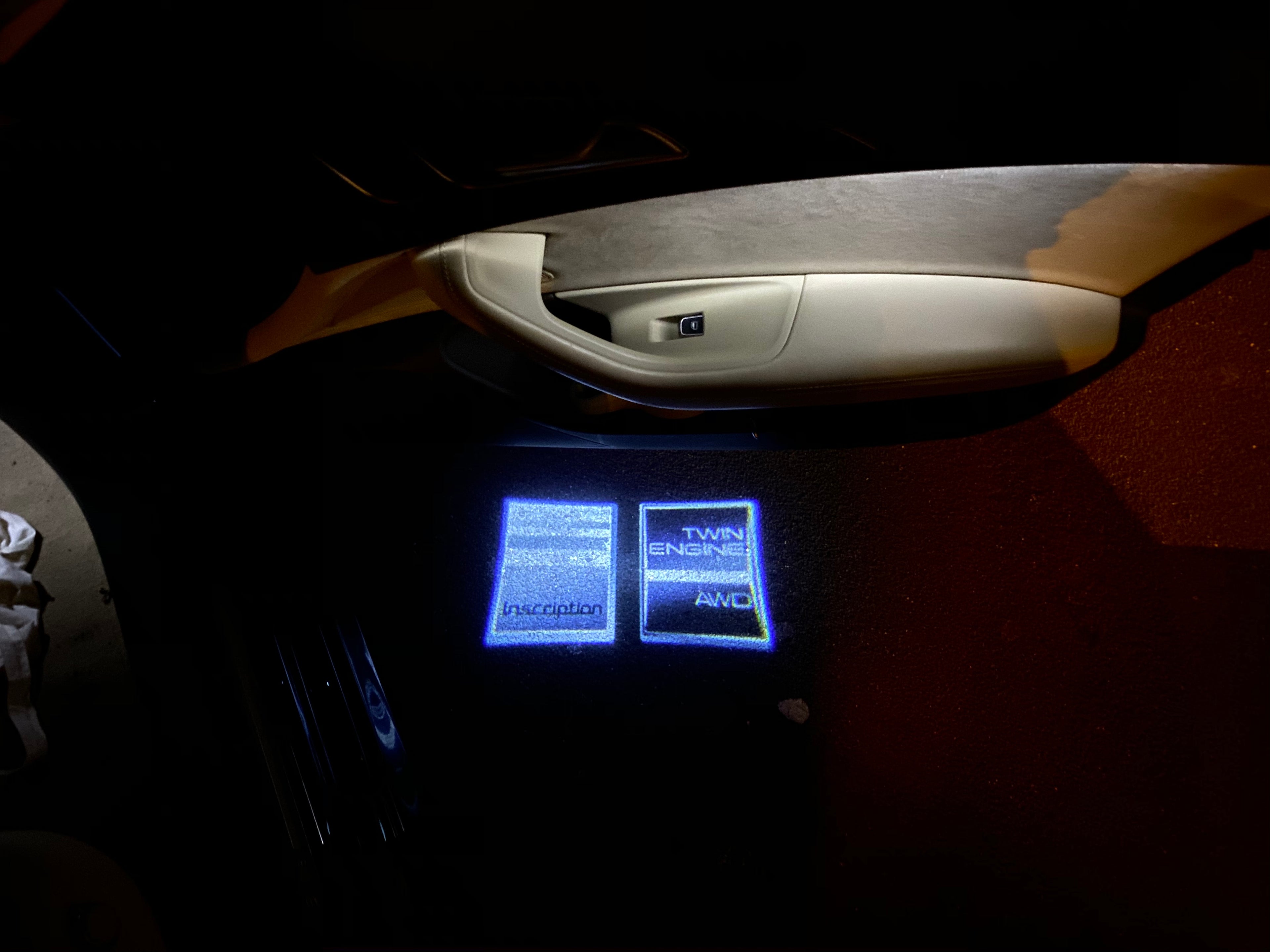 Volvo LOGO PROJECROTR LIGHTS Nr.84 (Menge 1 = 2 Logo Film / 2 Türleuchten)