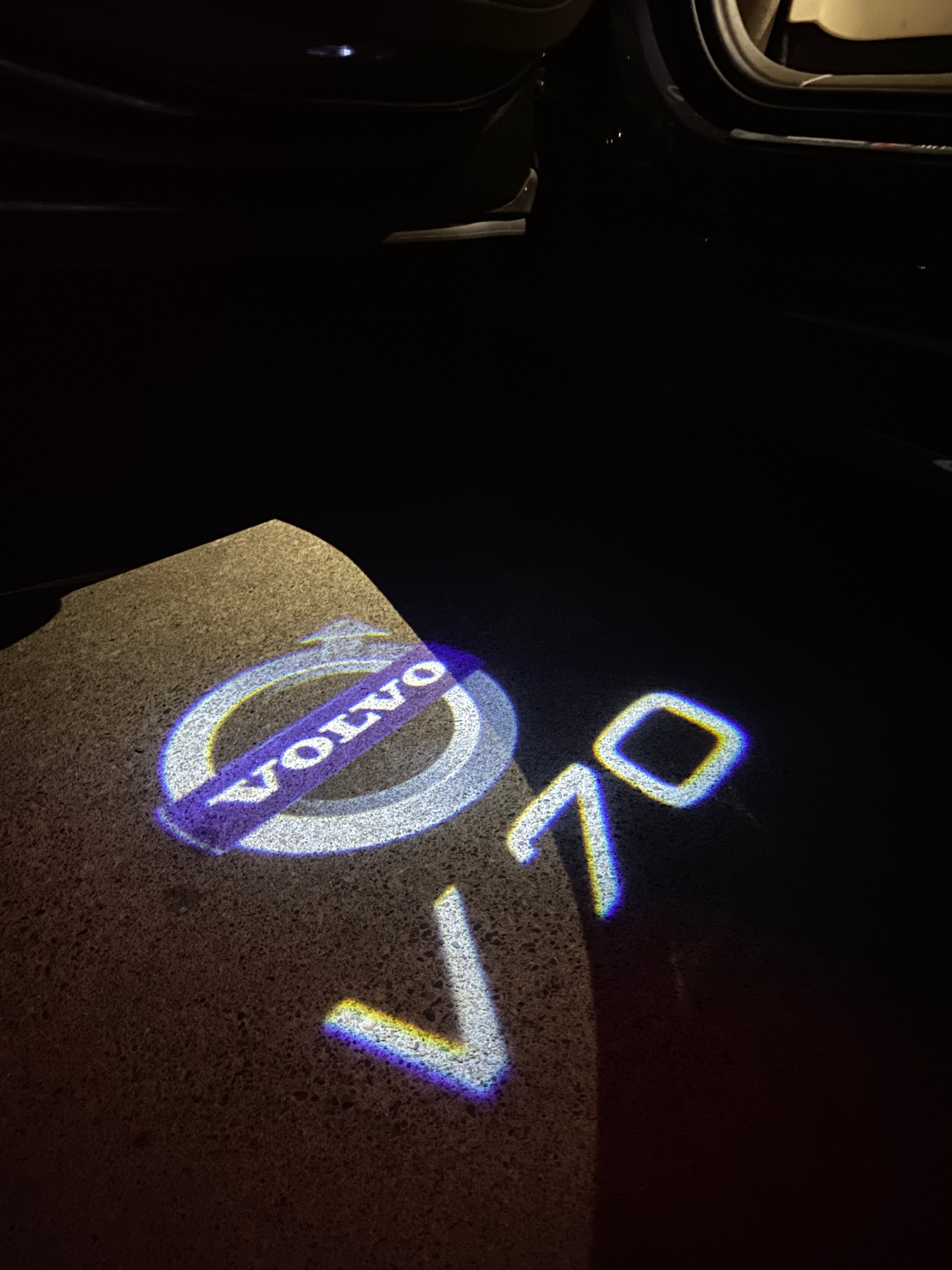 Volvo V 70  LOGO PROJECROTR LIGHTS Nr.23 (quantity  1 =  2 Logo Film /  2 door lights)