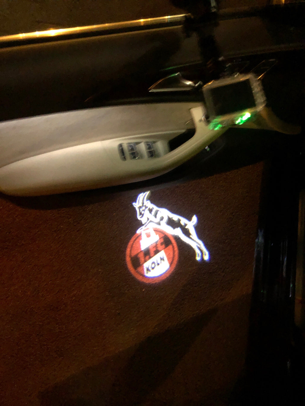 FC Köln Logo Nr.257 (Menge 1 = 2 Logofilme /2 Türleuchten)