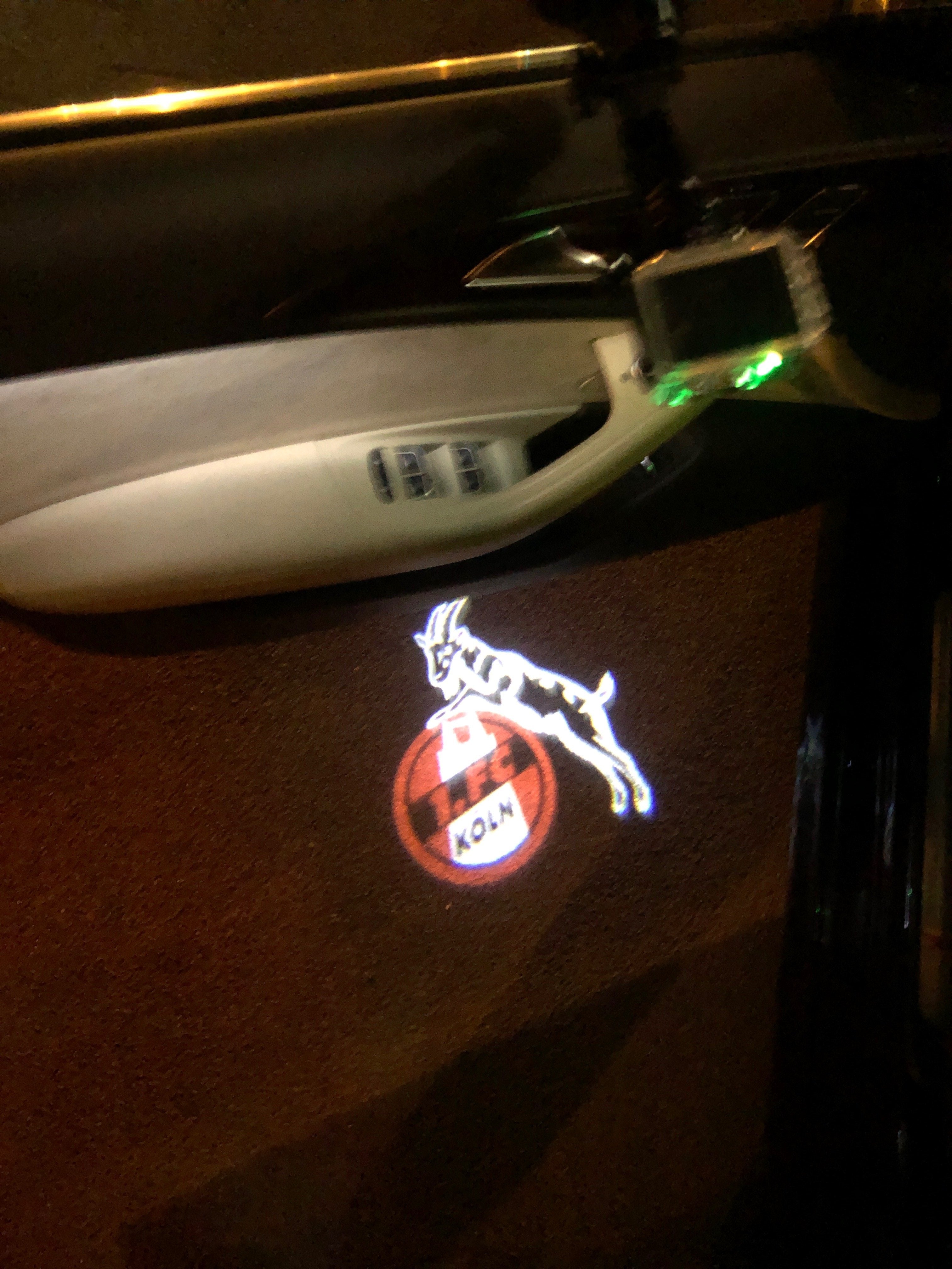 FC Köln Logo Nr.257 (Menge 1 = 2 Logofilme /2 Türleuchten)