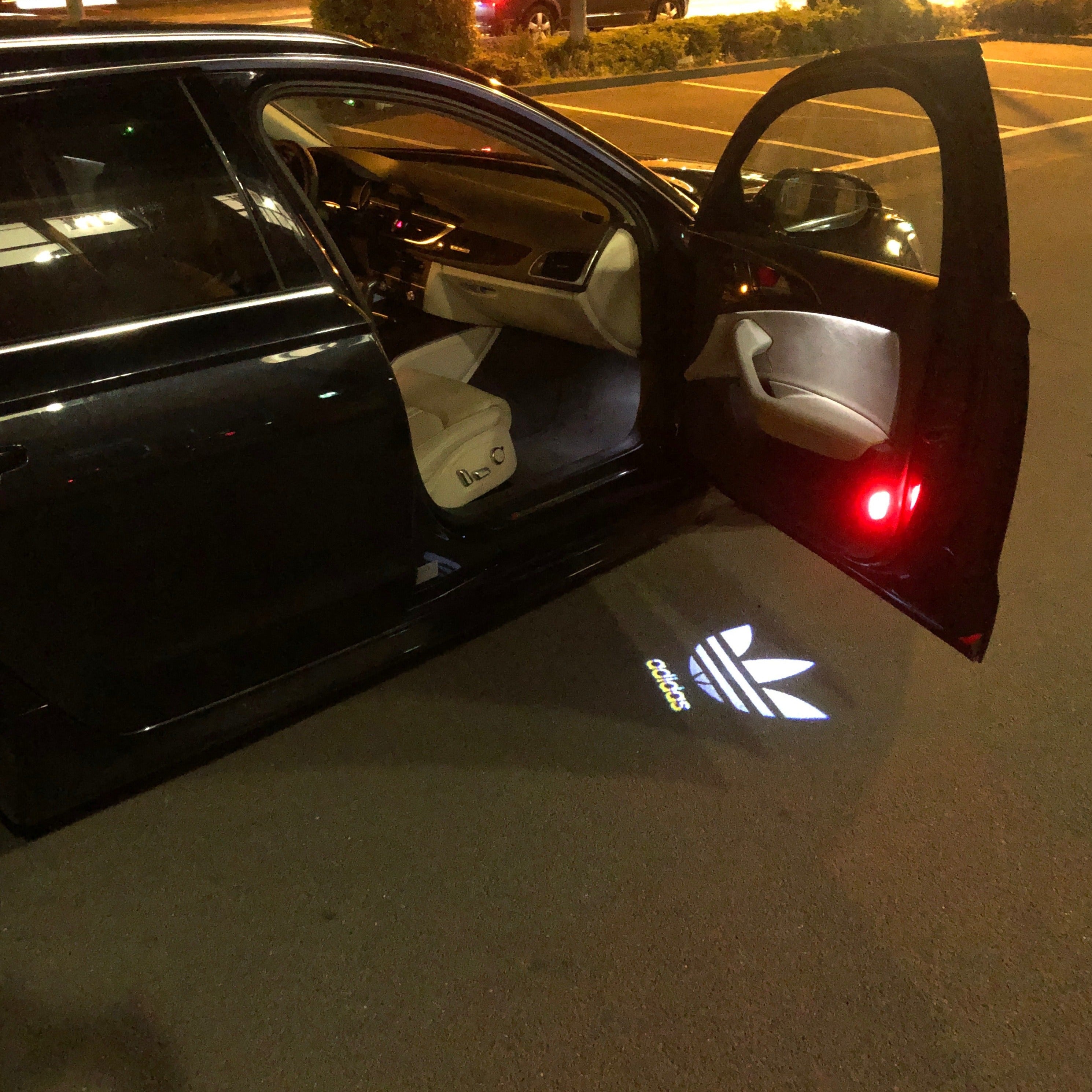 Adidas Logo Nr.227 (quantité 1 = 1 ensemble/2 feux de porte)