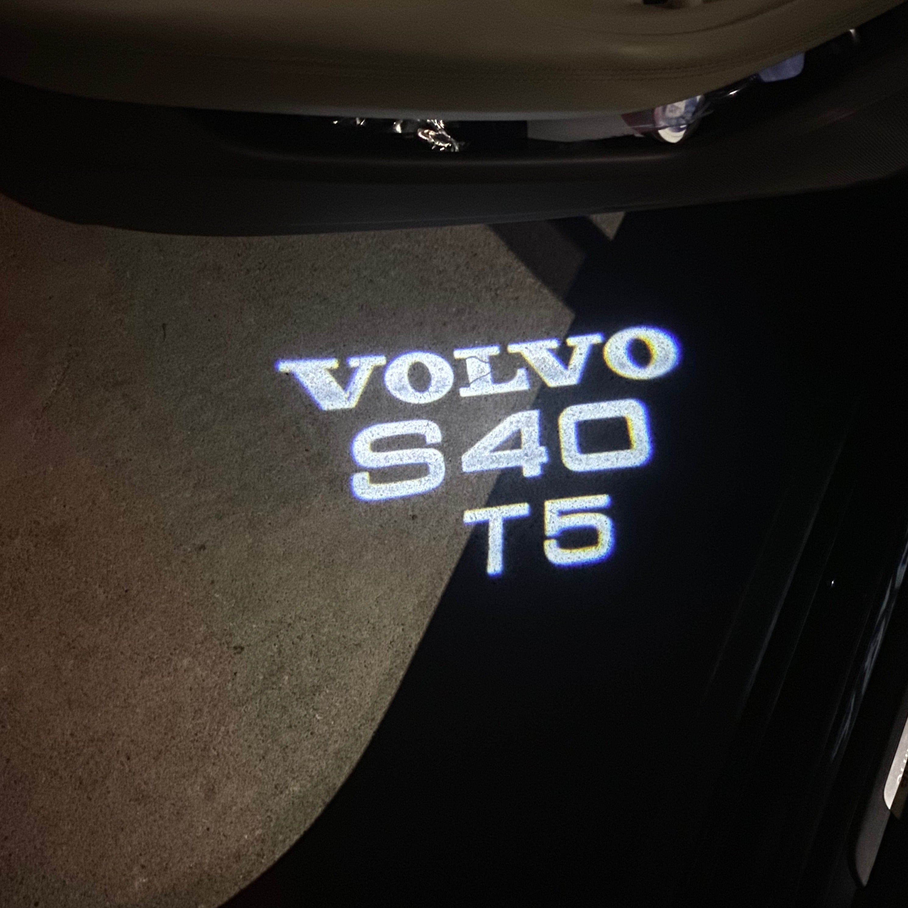 Volvo LOGO PROJECROTR LIGHTS Nr.115 (الكمية 1 = 2 شعار فيلم / 2 أضواء الباب)