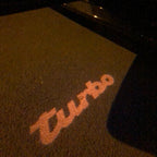 LUCES DE PROYECTOR LOGO MERCEDES BENZ TURBO Nr.25 (cantidad 1 = 1 juegos / 2 luces de puerta)