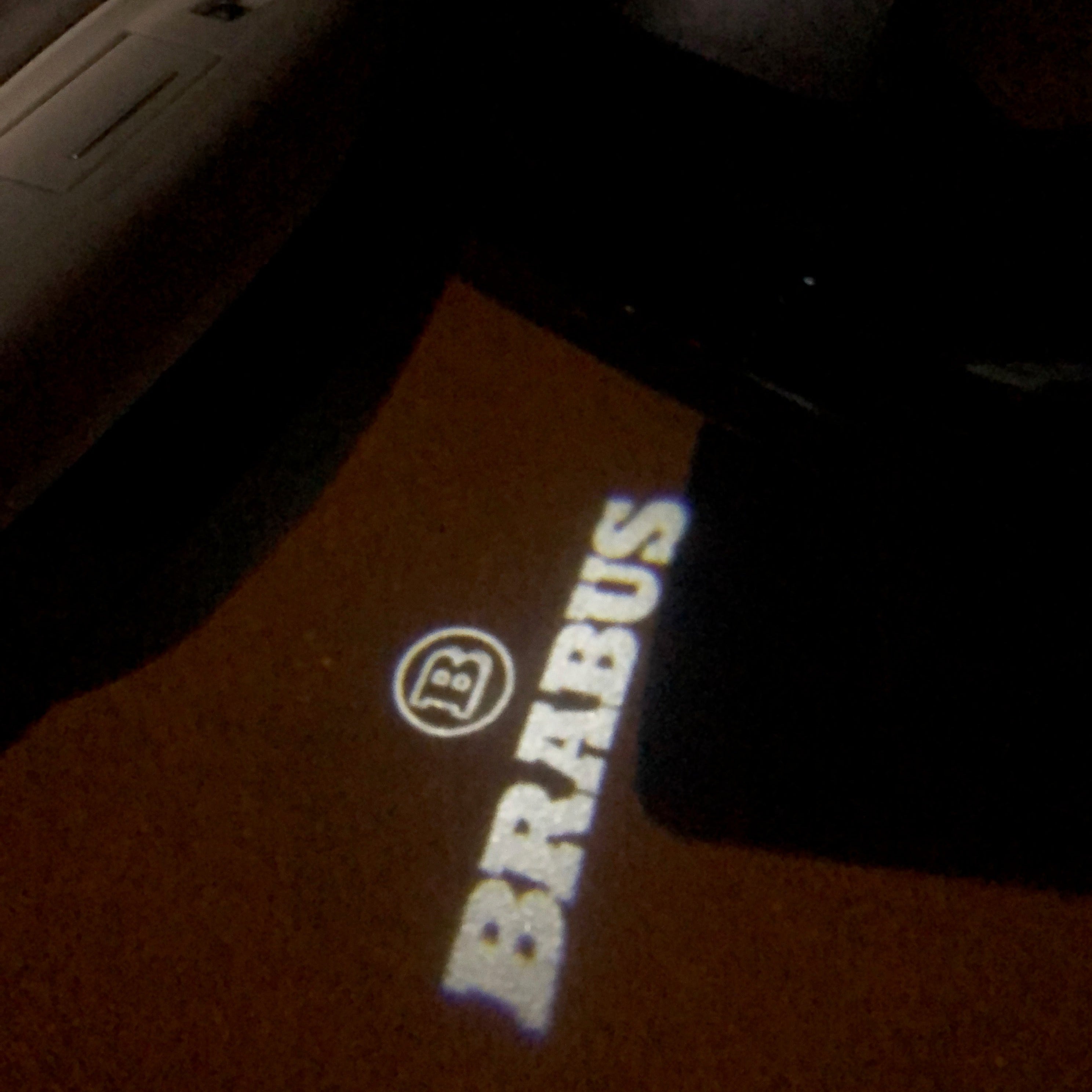 MERCEDES BENZ BRABUS LOGO PROJECTOT LIGHTS Nr.24 (quantité 1 = 1 ensemble/2 feux de porte)