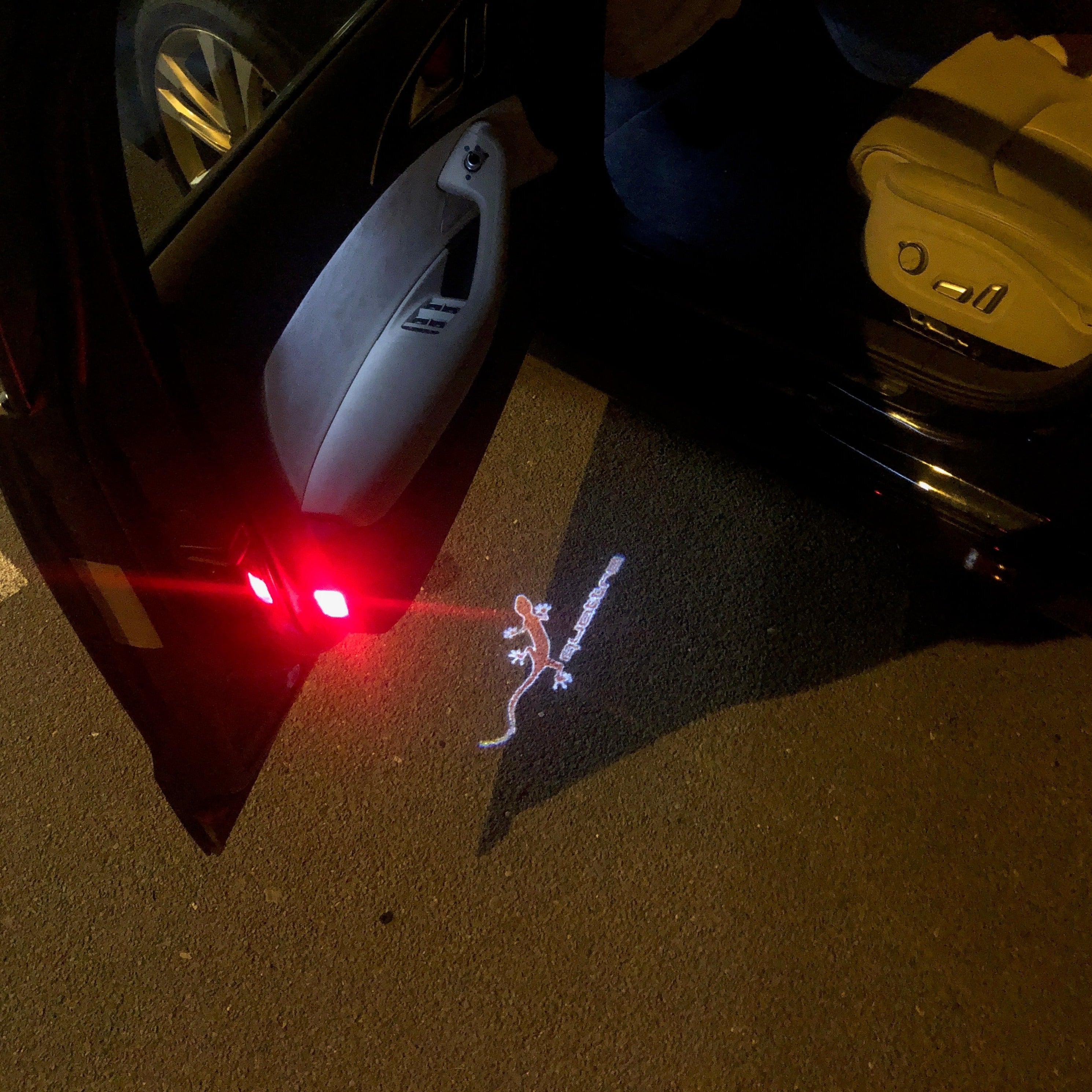 AUDI QUATTRO GECKO LOGO PROJECT LIGHT Nr.61 (quantità 1= 2 Logo Films /2 porta luci）