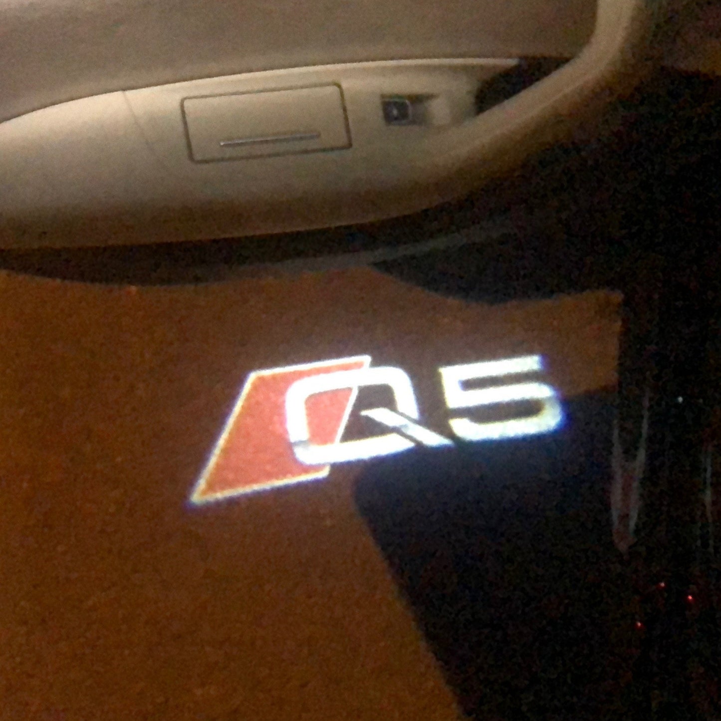 AUDI LOGO PROJECTOT LIGHTS Nr.78 (cantidad 1 = 2 películas con logotipo /2 luces de puerta)