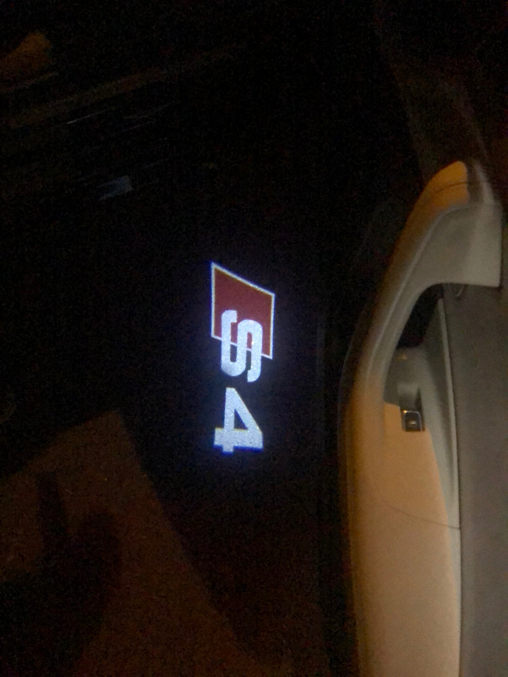 LUCI PROIETTORI LOGO AUDI Nr.25 (quantità 1 = 2 Pellicole Logo / 2 luci porta)