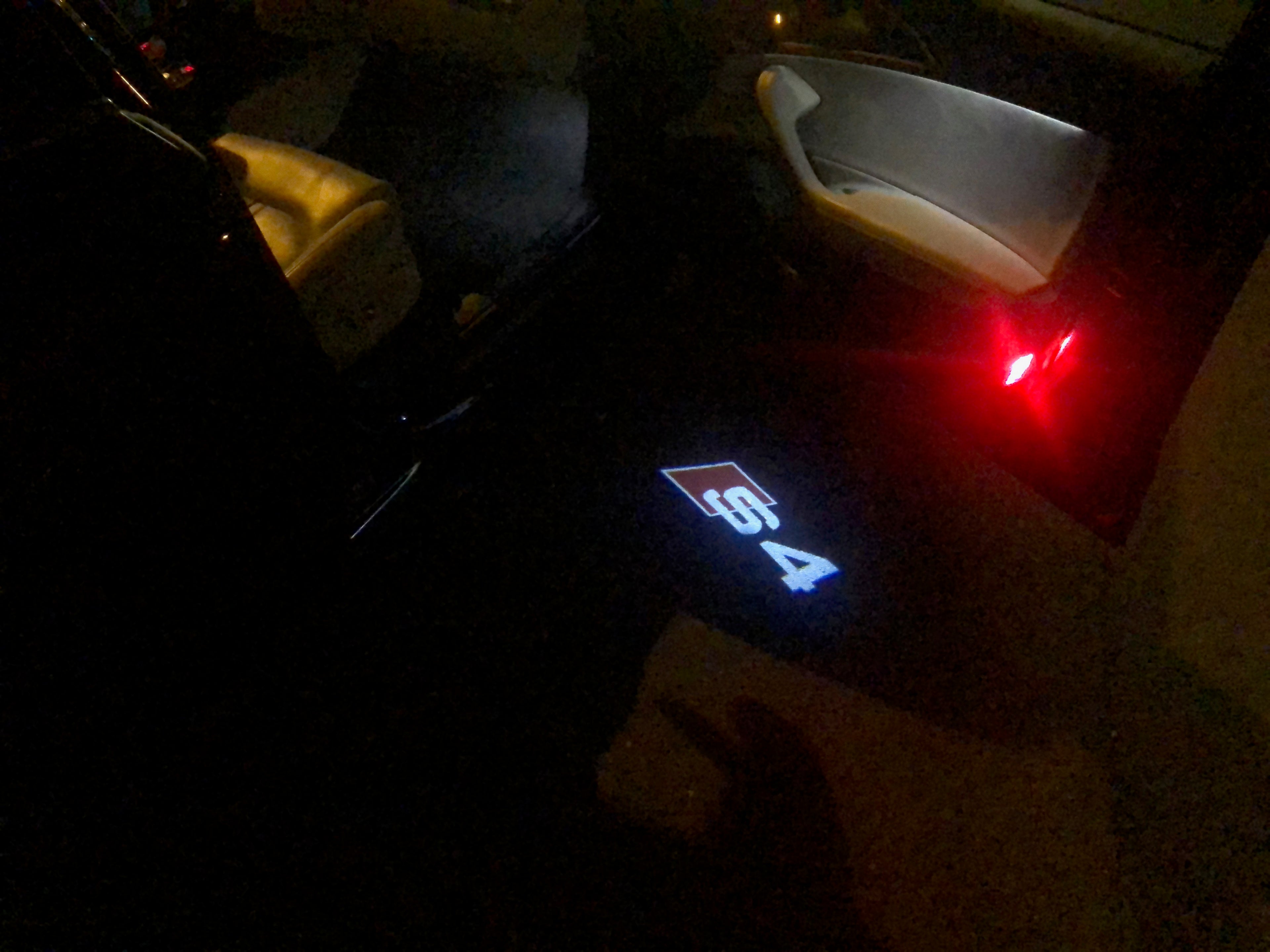 AUDI LOGO PROJECTOT LIGHTS Nr.25 (الكمية 1 = 2 Logo Films /2 أضواء الباب)