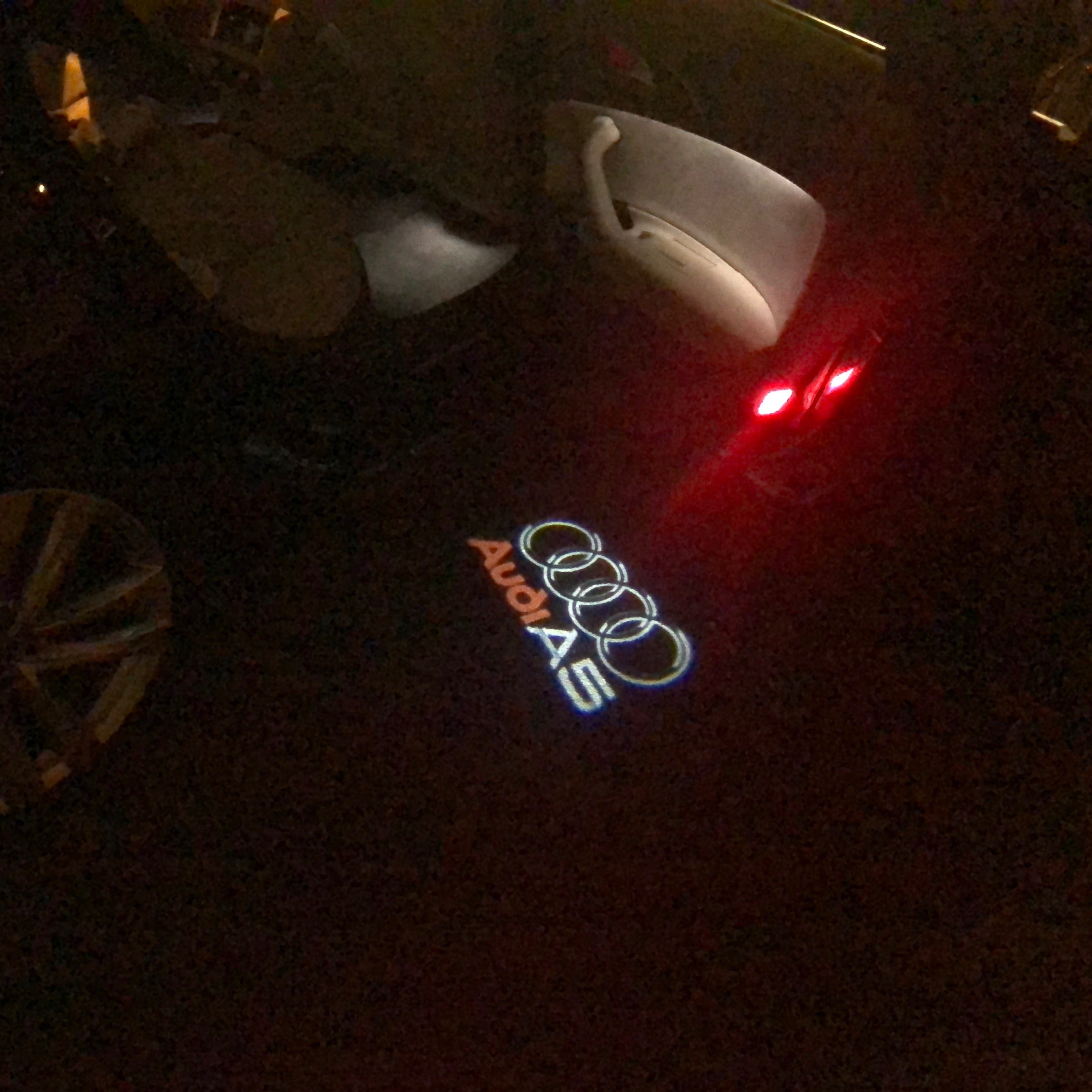 AUDI LOGO PROJECTOT LIGHTS Nr.43 (cantidad 1 = 2 películas con logotipo /2 luces de puerta)